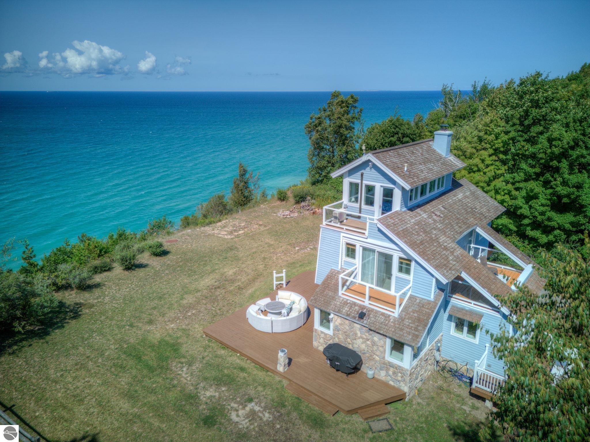 4781 Golfview Drive