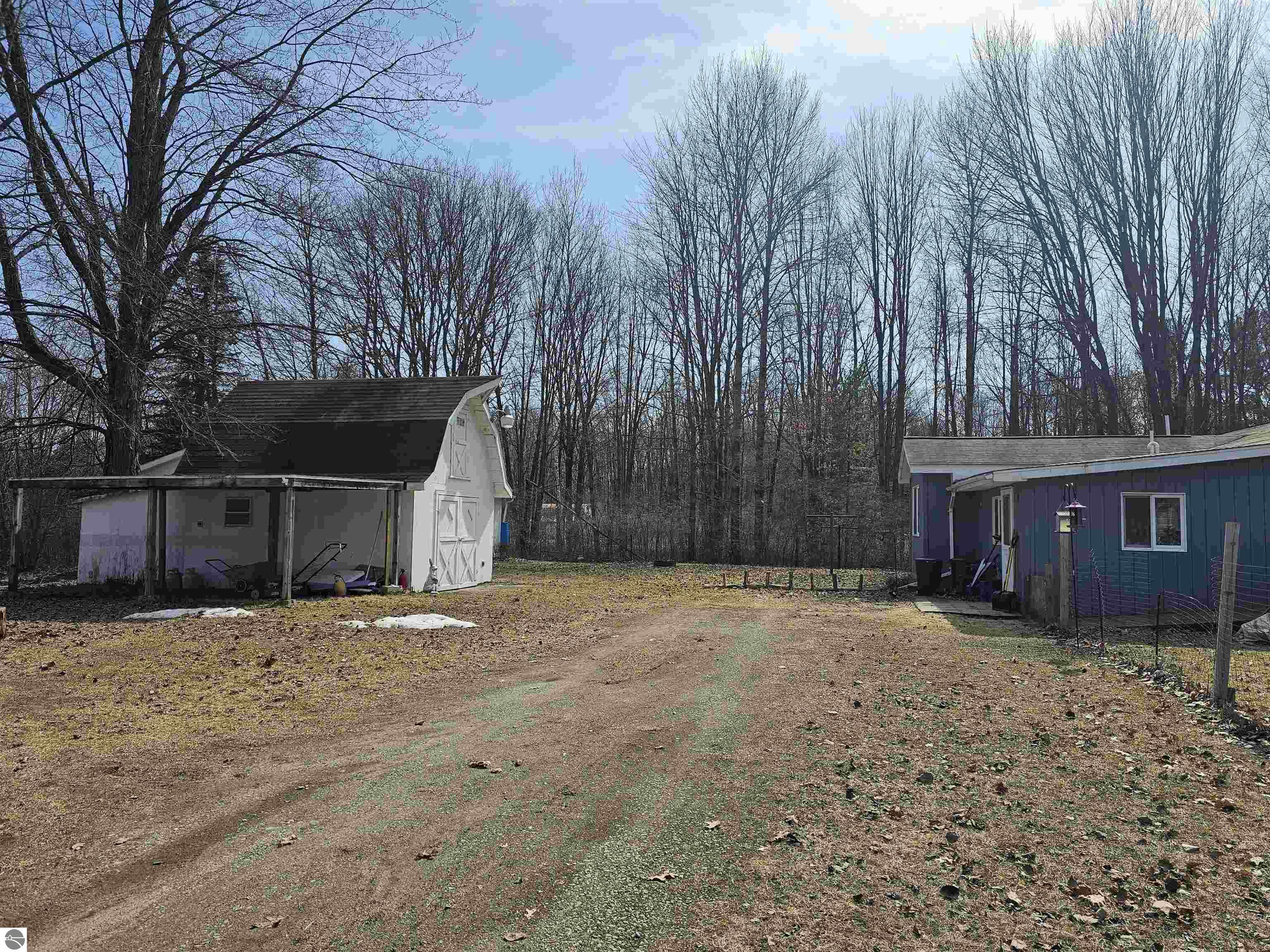 8989 Ora Lake Road