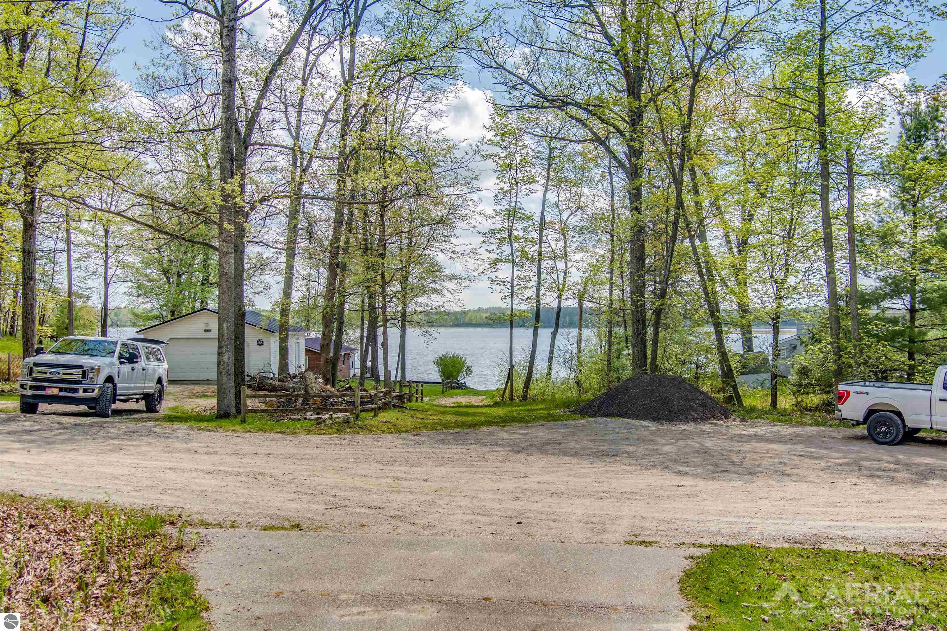 323 Everett Trail