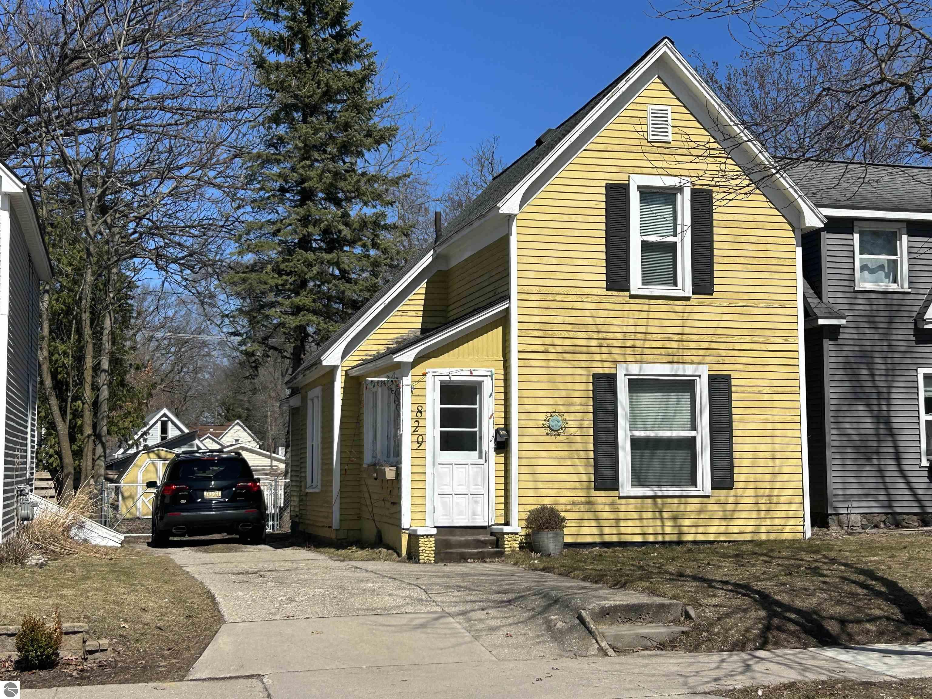 829 E Eighth