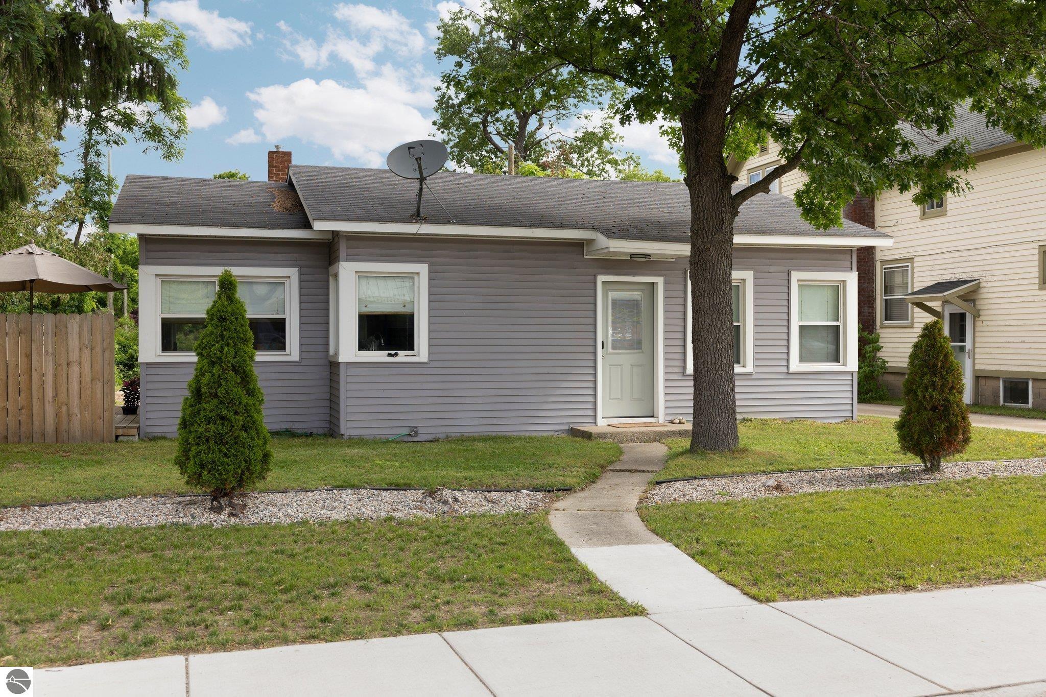 1047 E Front Street