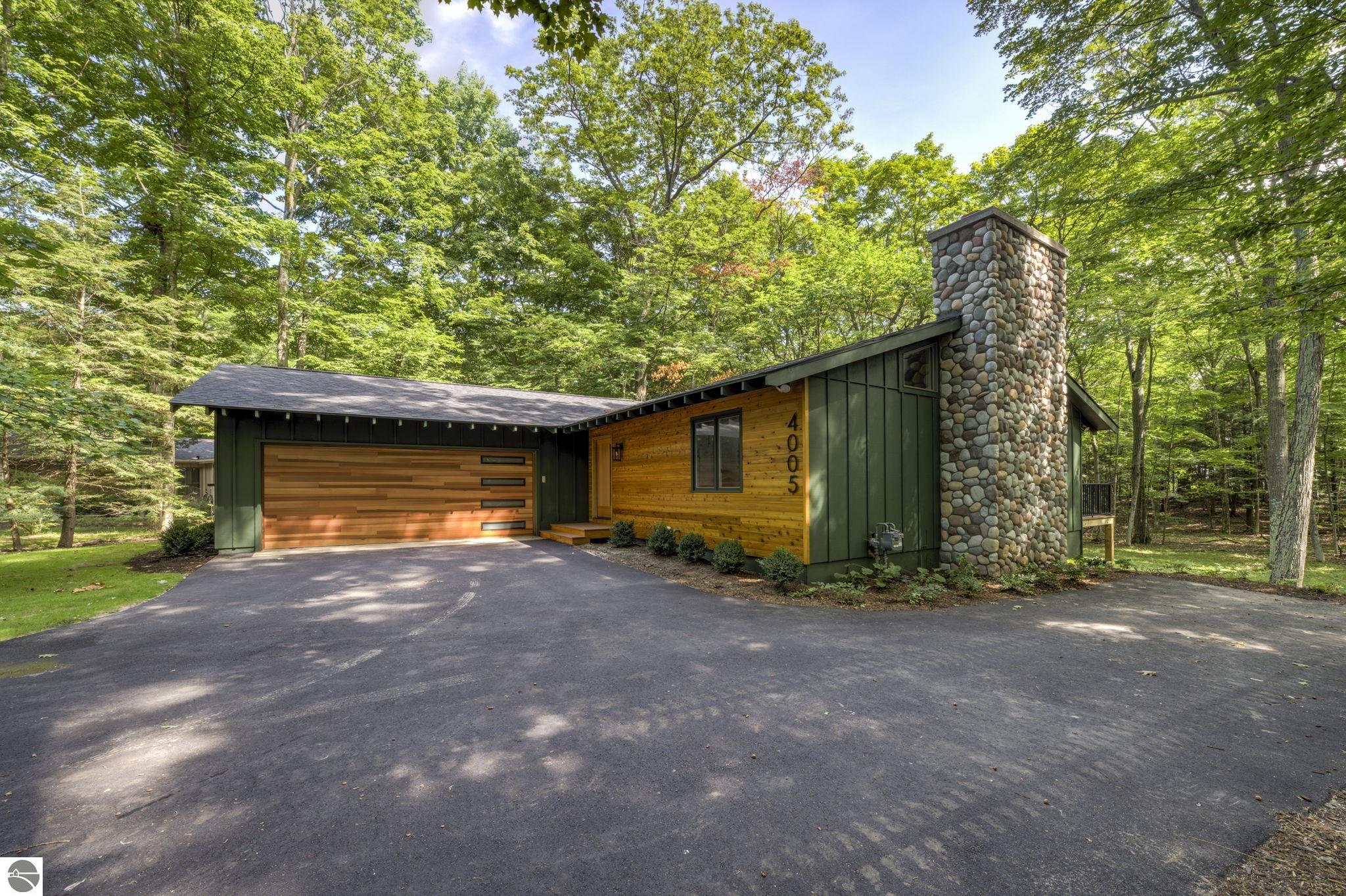 4005 Oxford Drive