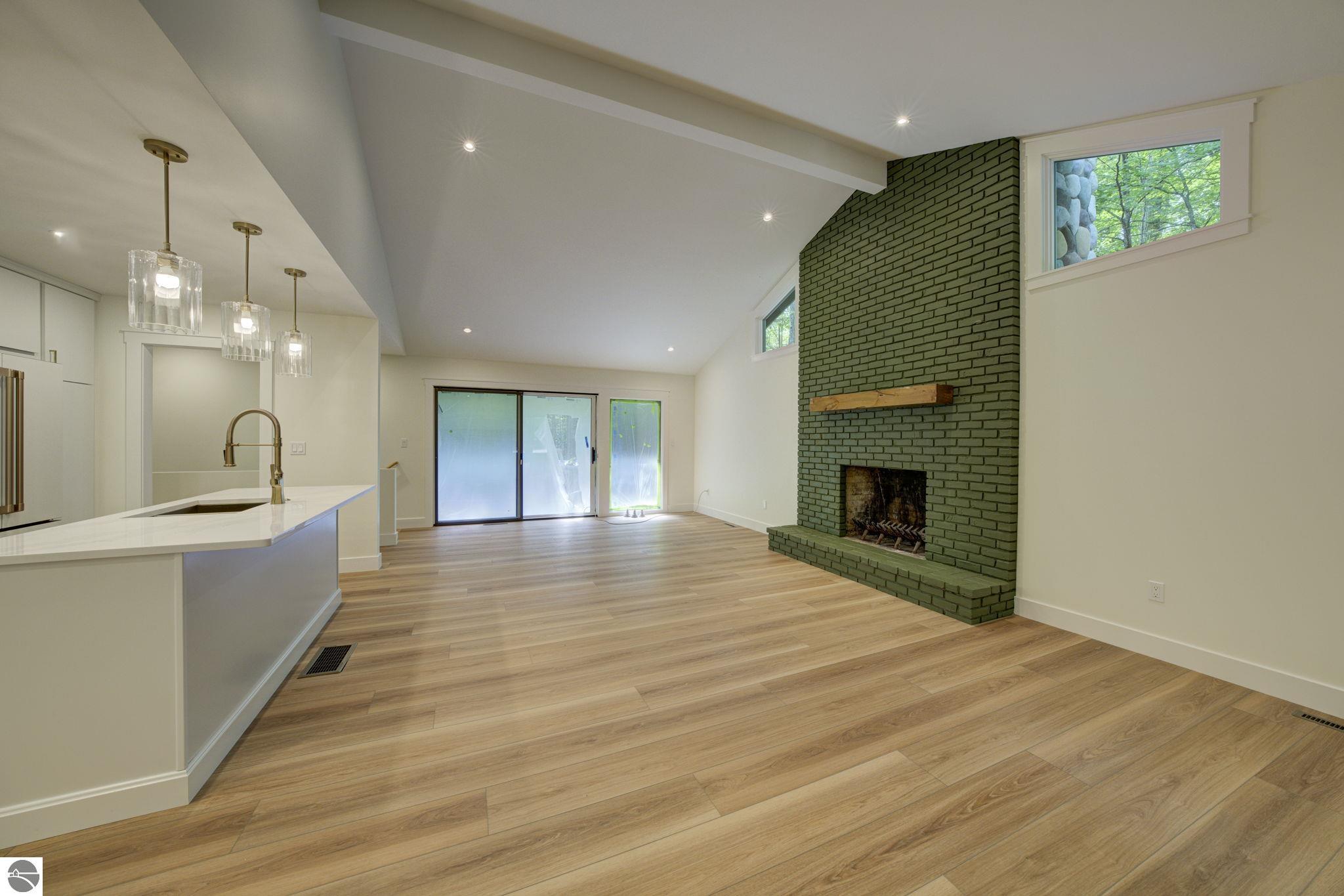4005 Oxford Drive