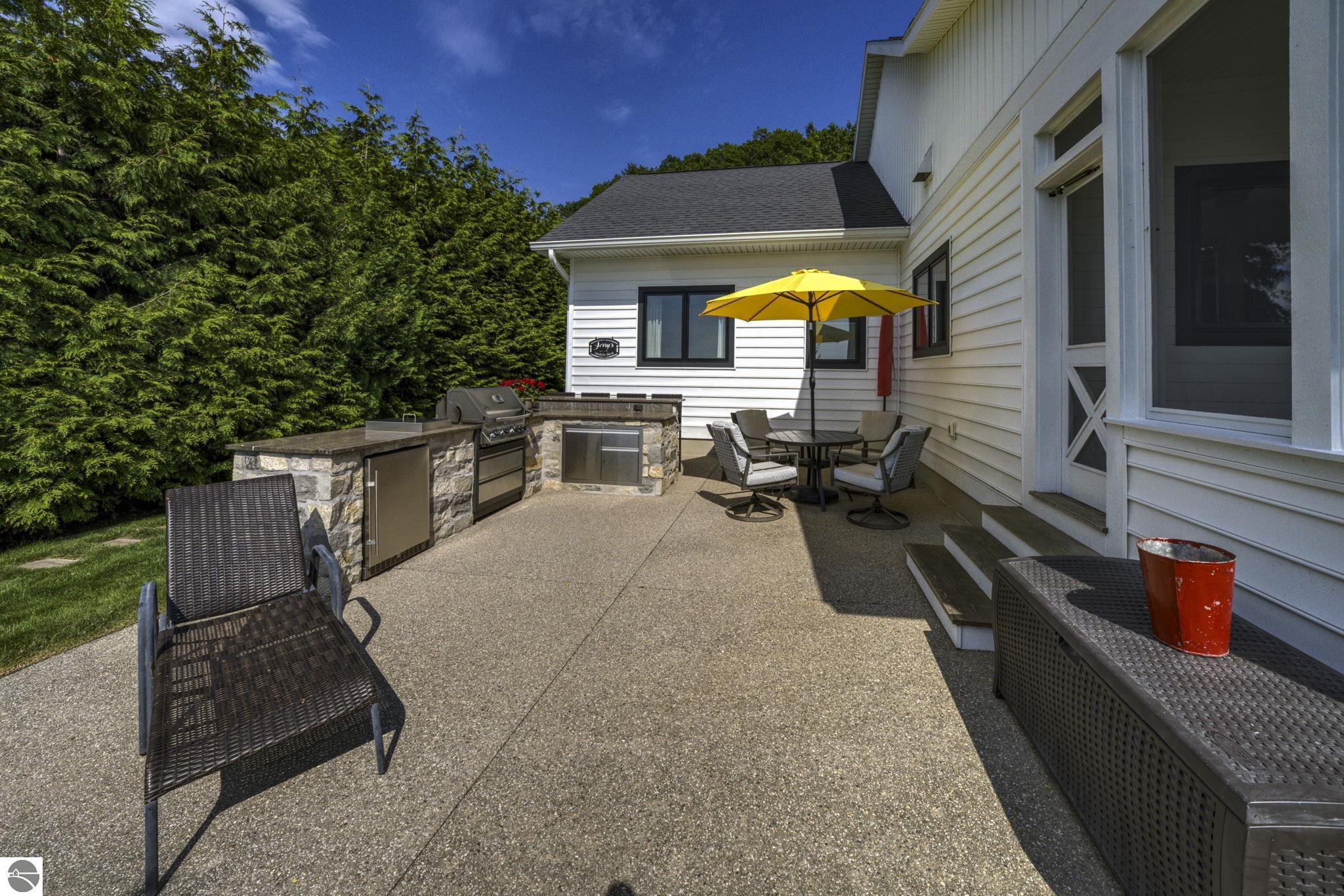 7802 Lakeview Road