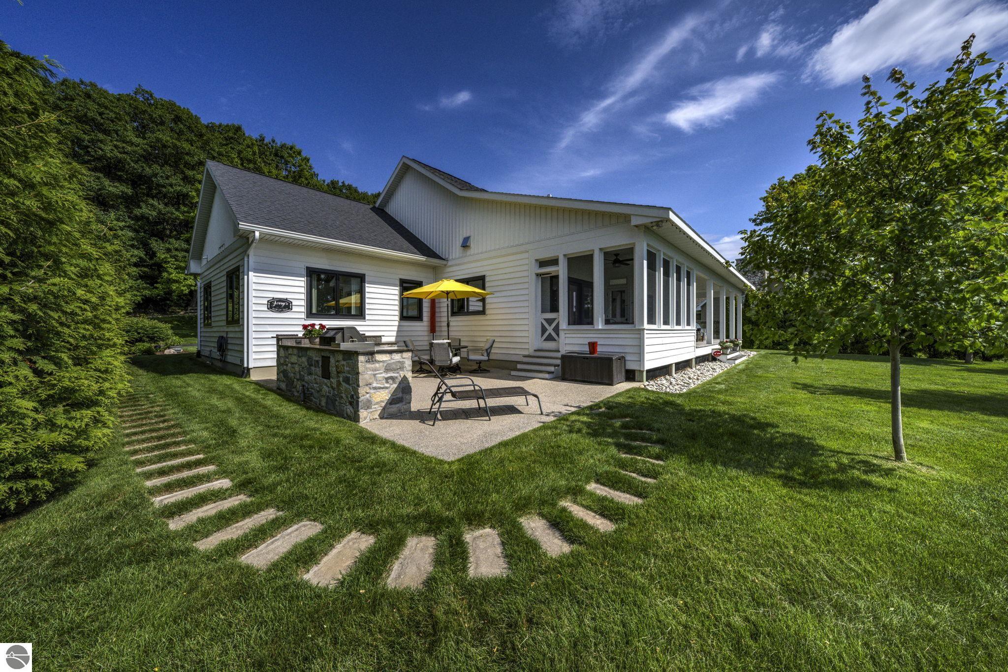7802 Lakeview Road