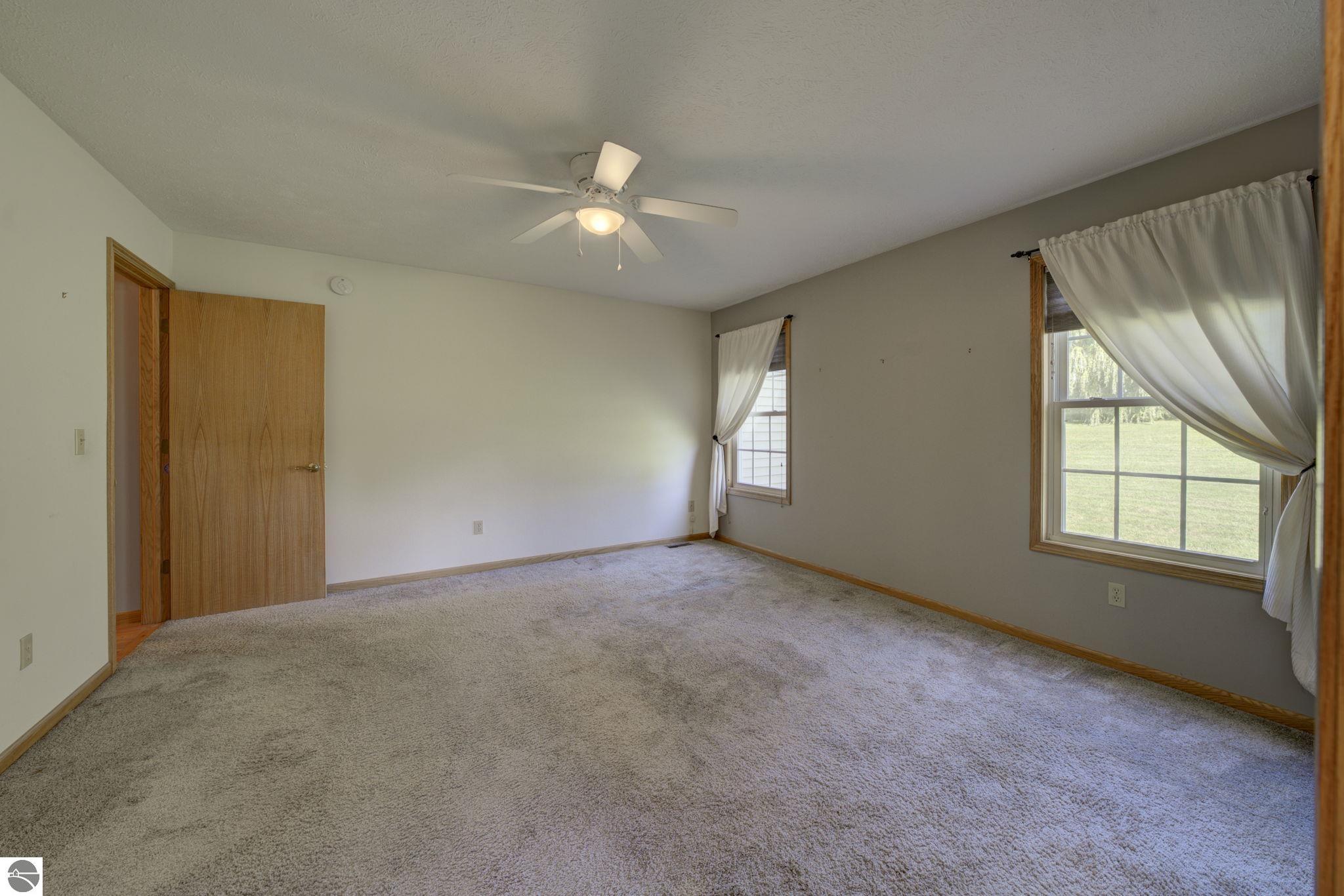 11124 Meadow View Drive
