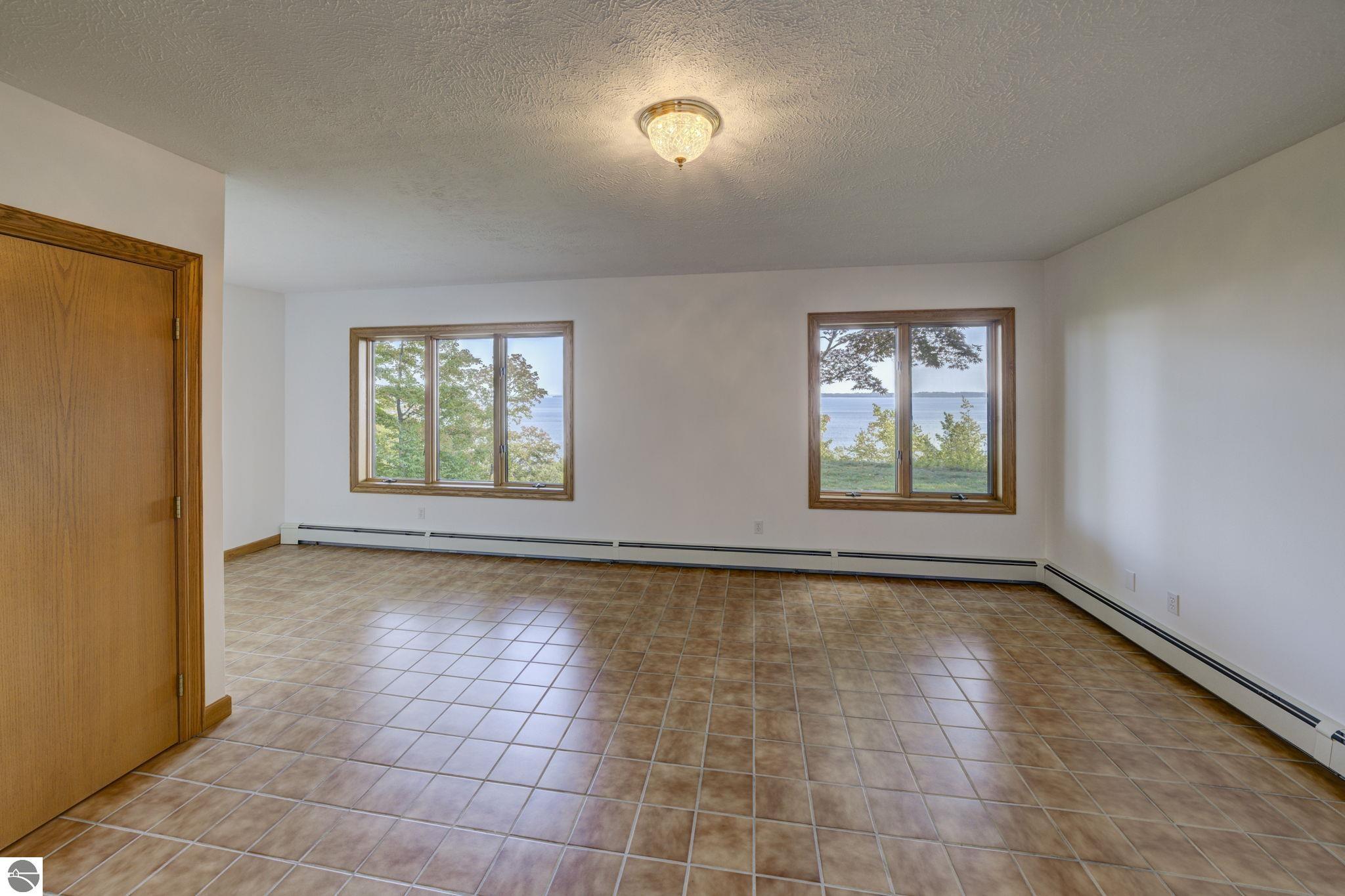 931 Ridgeview Trail