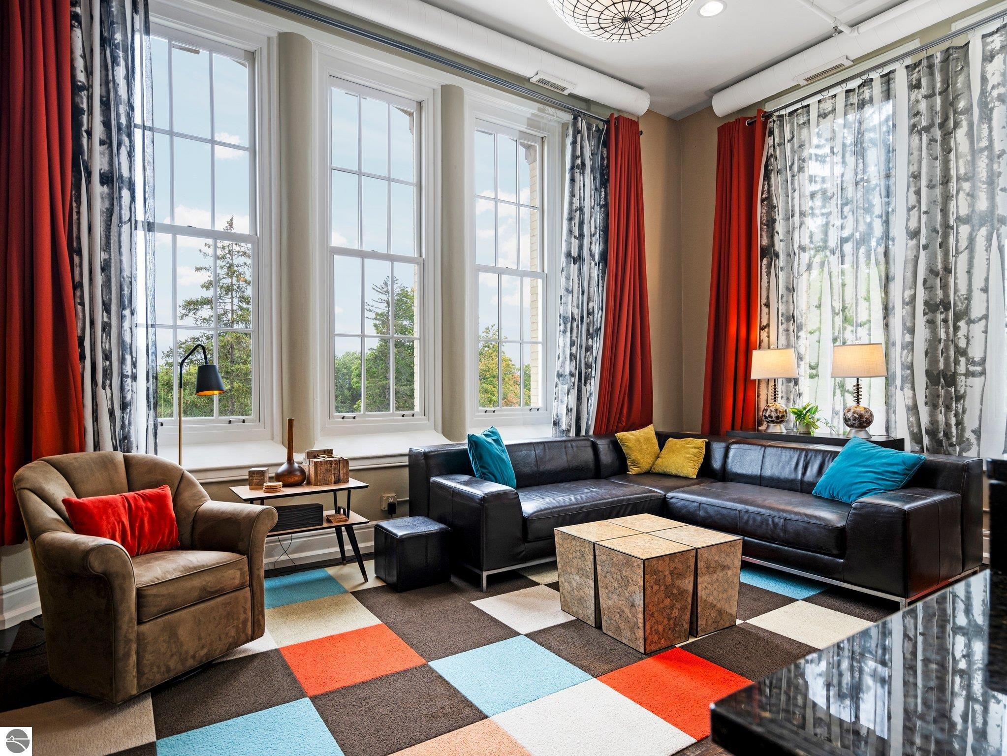 800-204 Cottageview Drive # 204