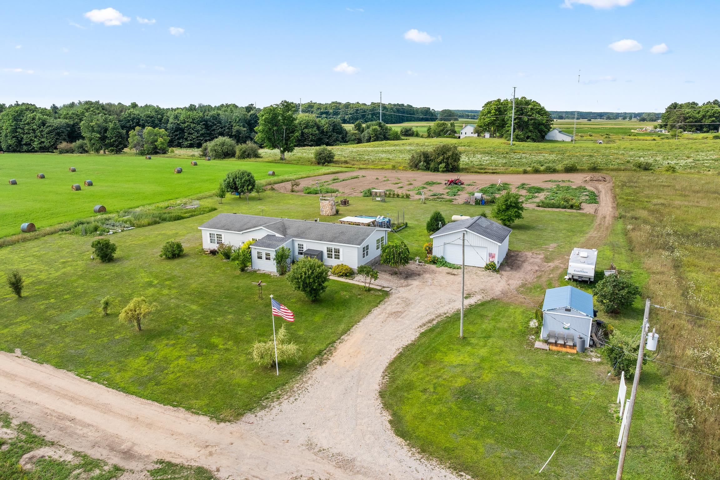 Homes for sale in Grawn, MI | 4433 Hamlin Rd, Grawn, MI 49637 | MLS# 80061260