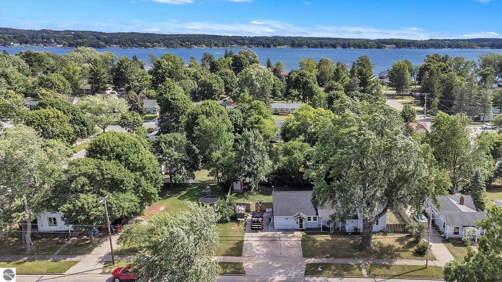 Homes for sale in Cadillac, MI | 817 Walnut St, Cadillac, MI 49601 | MLS# 80061284