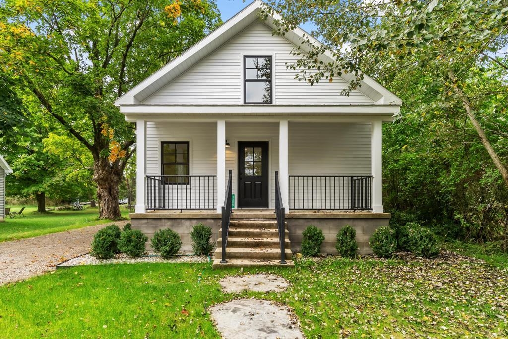 Homes for sale in Charlevoix, MI | 1205 State St, Charlevoix, MI 49720 | MLS# 80062214