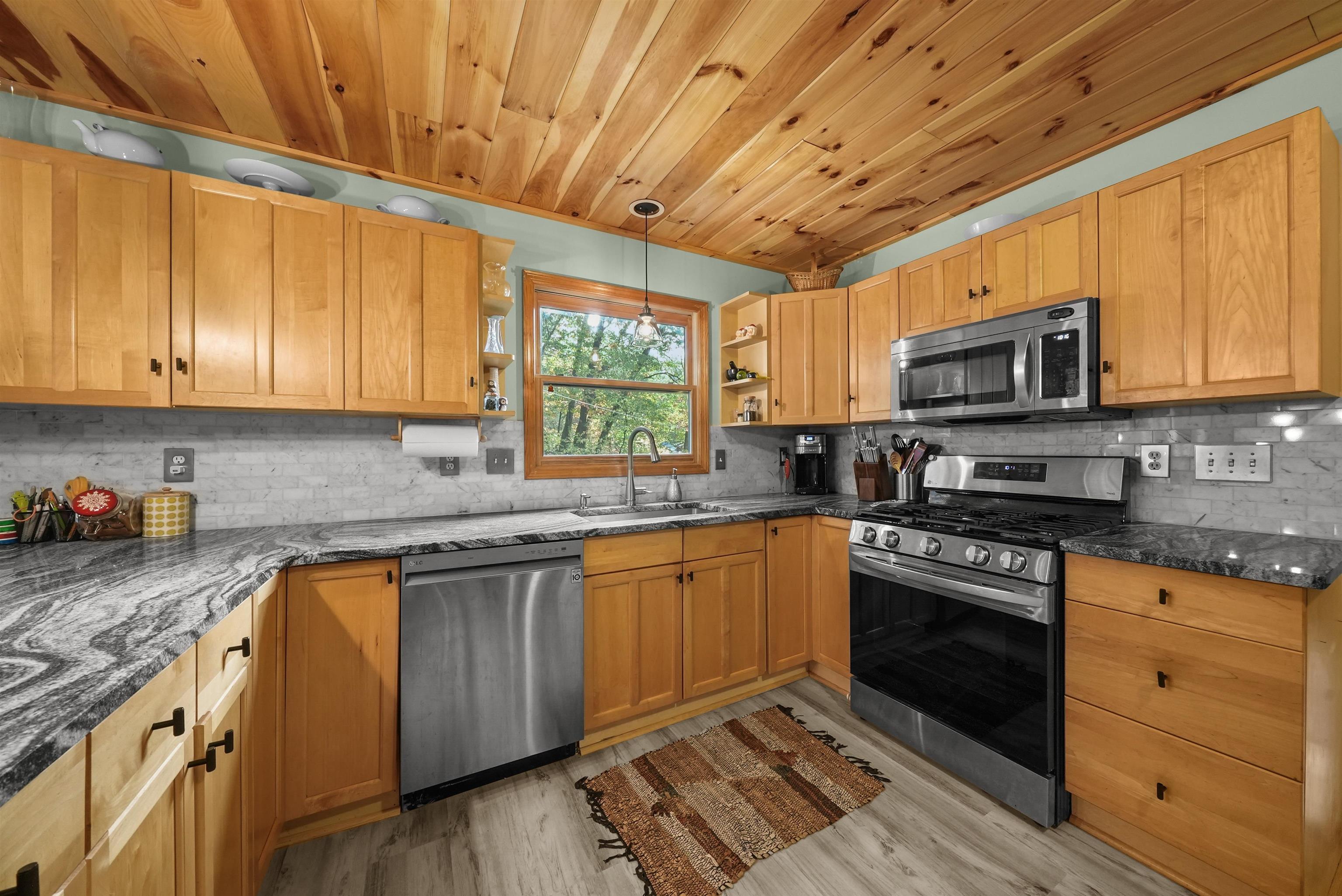 Homes for sale in Houghton Lake, MI | 105 Marigold Ln, Houghton Lake, MI 48629 | MLS# 80062684