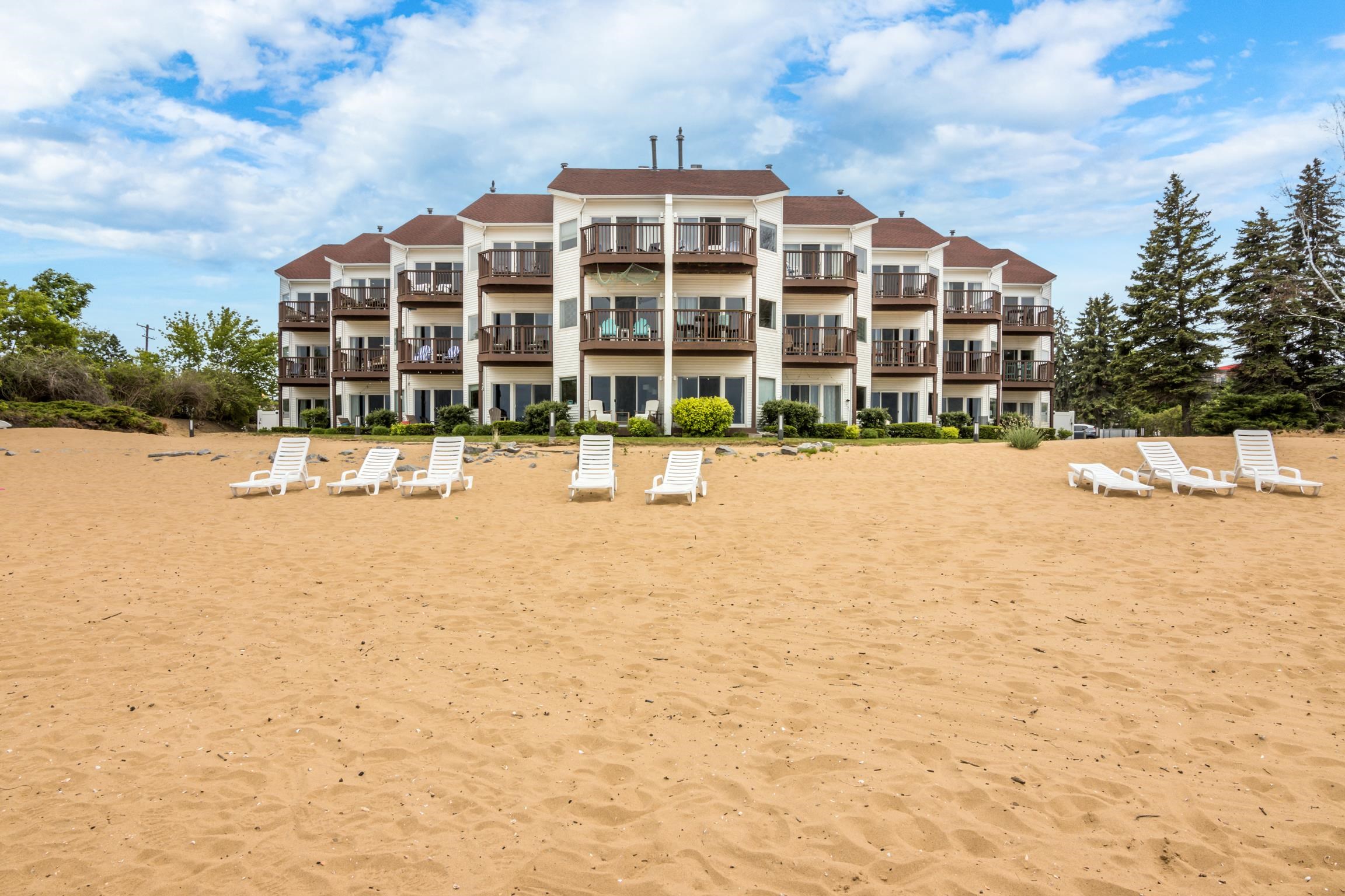 Homes for sale in Traverse City, MI | 1995 Us 31 N #220, Traverse City, MI 49686 | MLS# 80064167