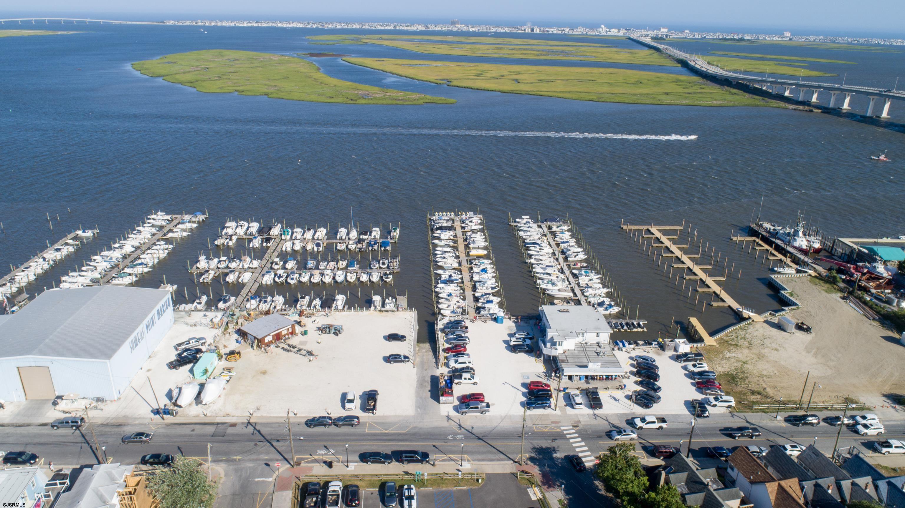 910 Bay Avenue - Picture 2