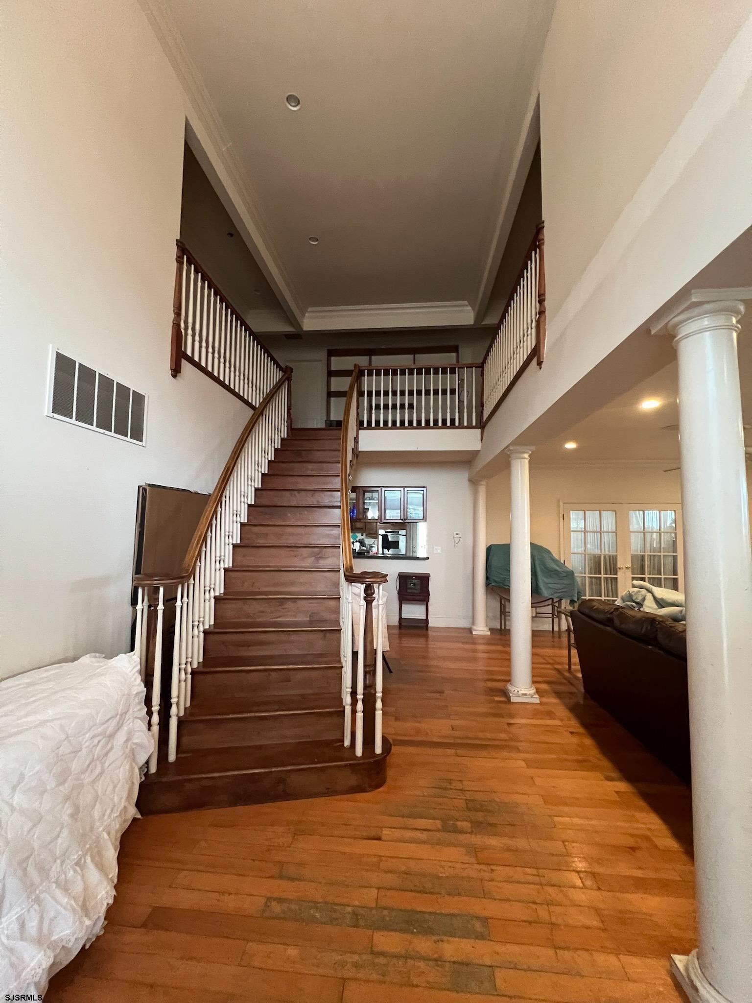 123 E Cedar Avenue