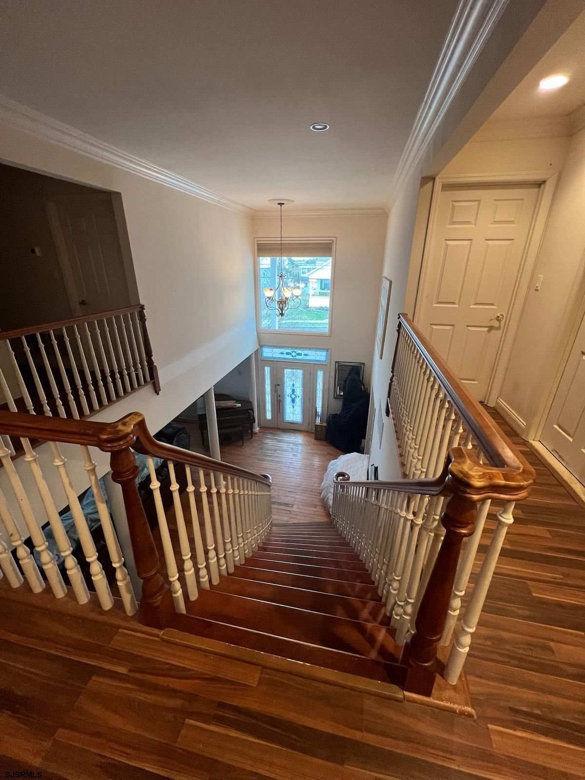 123 E Cedar Avenue