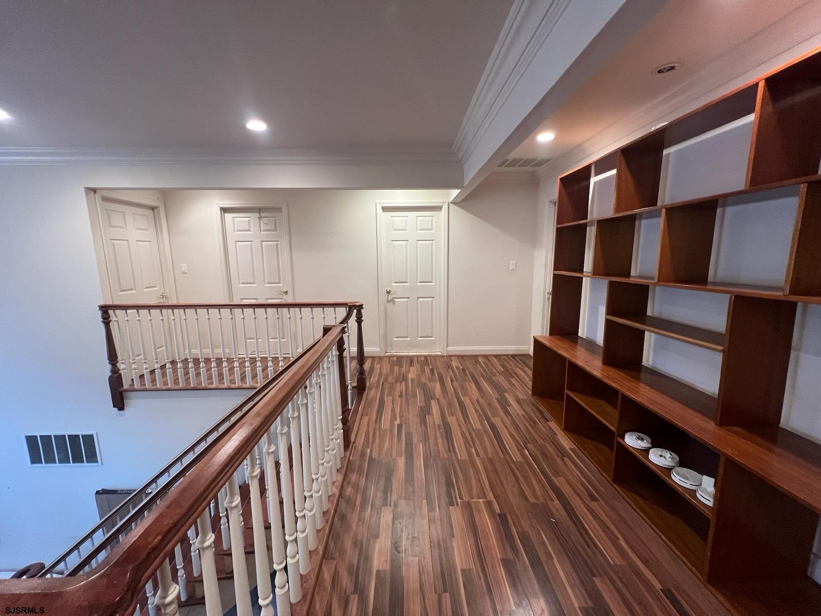 123 E Cedar Avenue