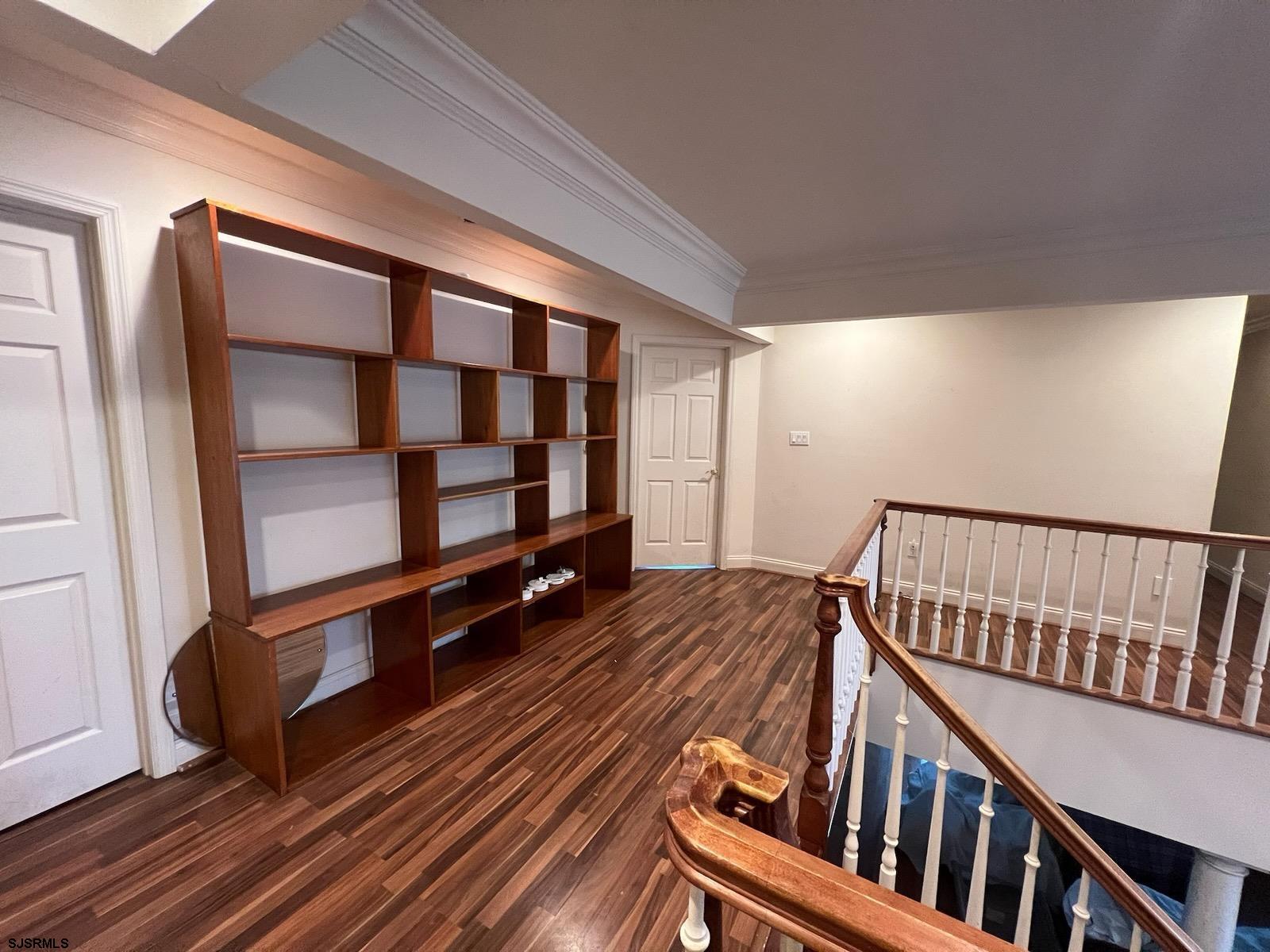 123 E Cedar Avenue