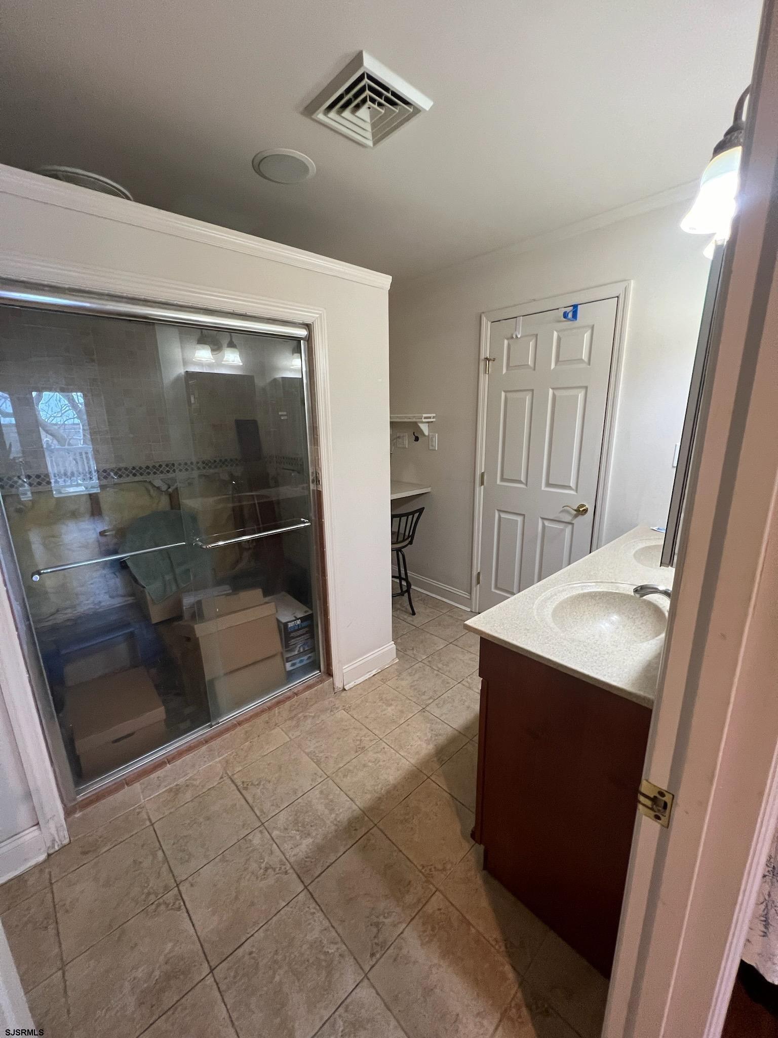 123 E Cedar Avenue