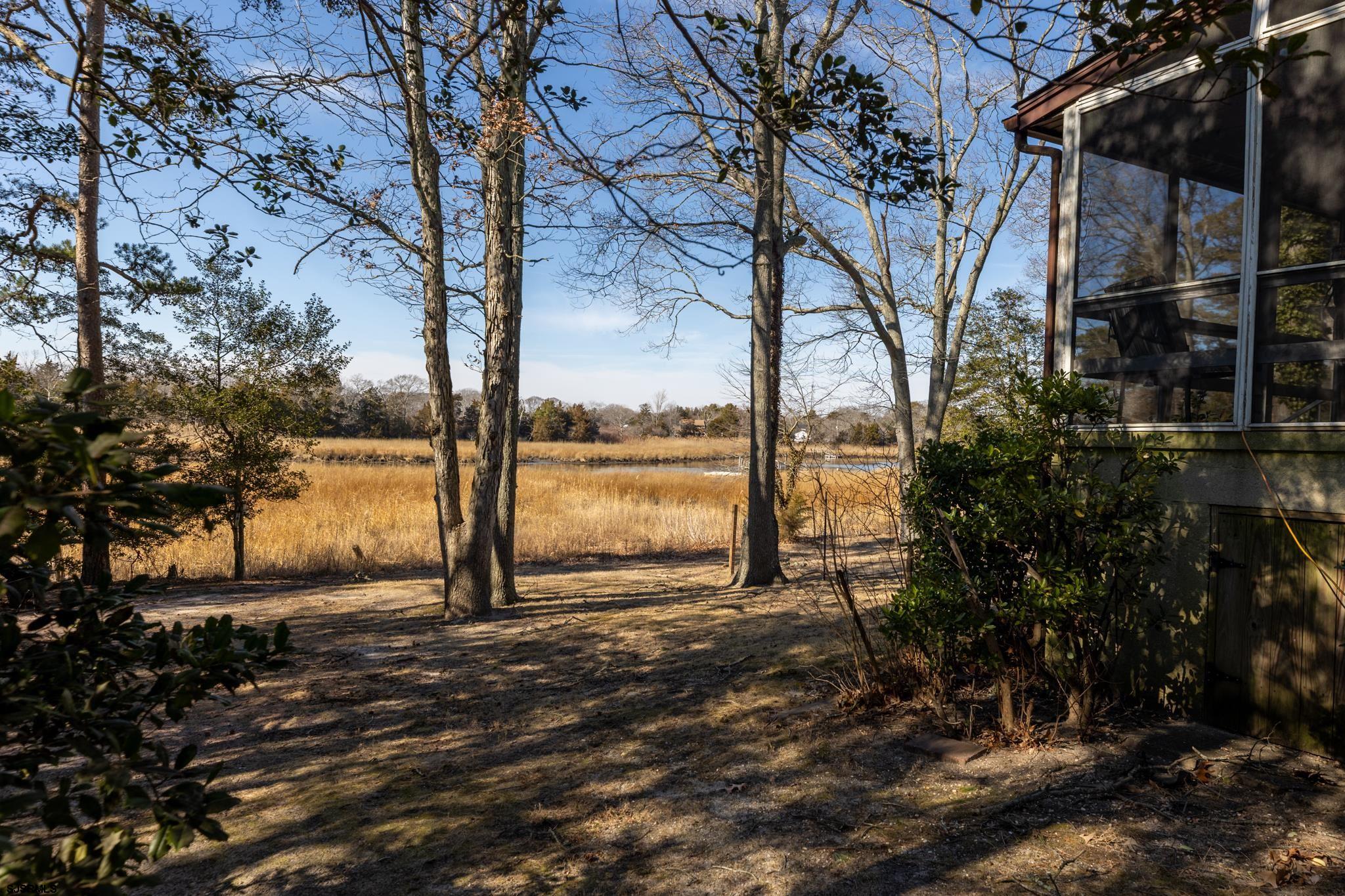 1026 Bartlett Dr - Picture 3