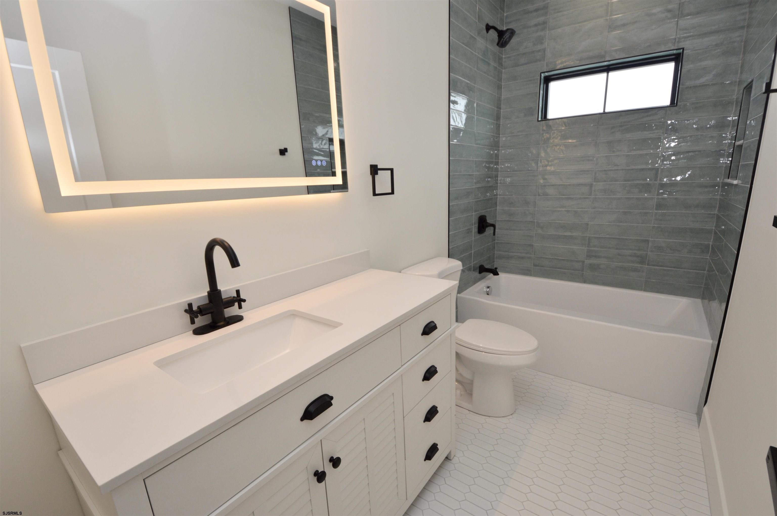 331 W 16th Avenue