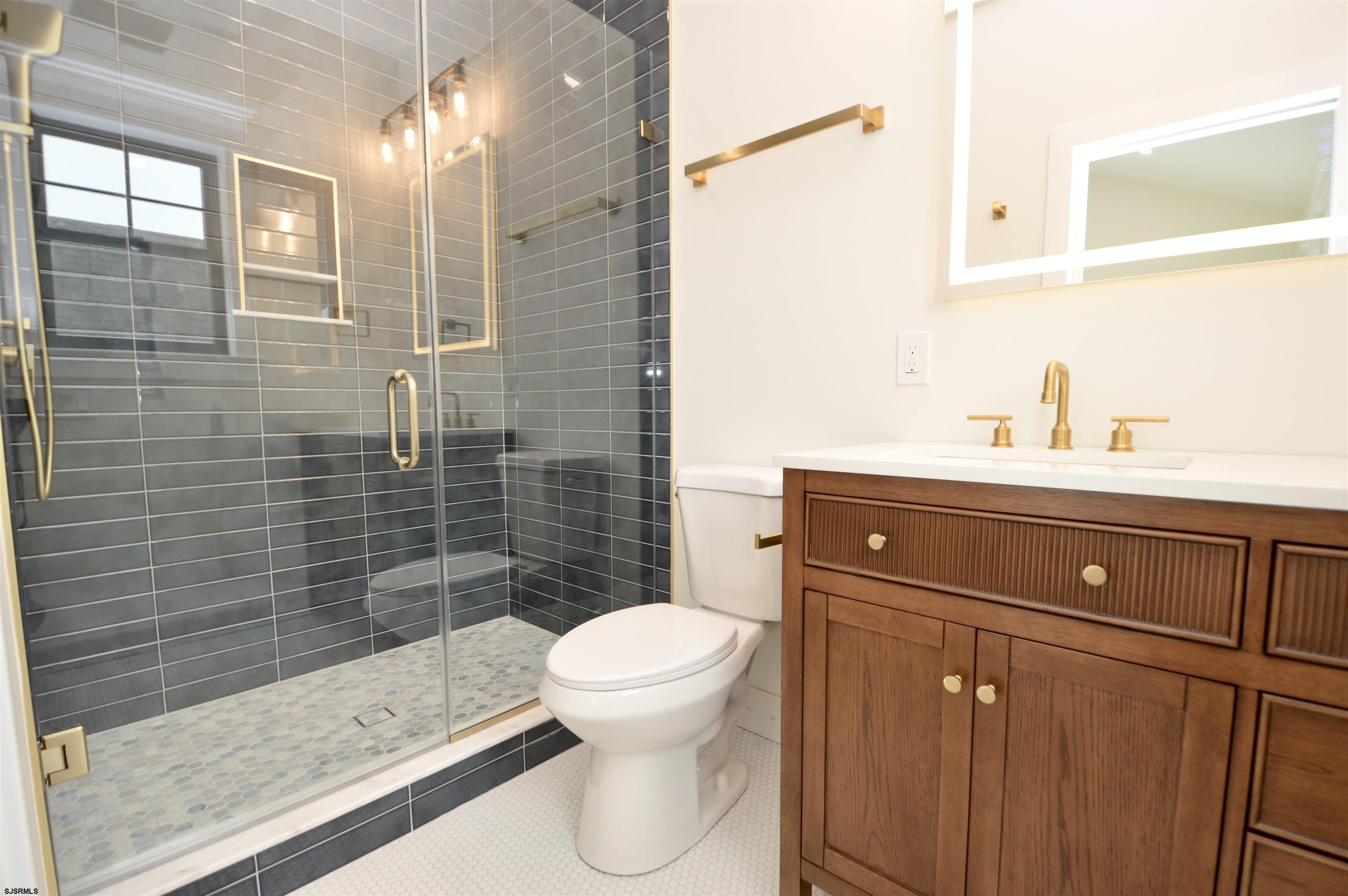 331 W 16th Avenue