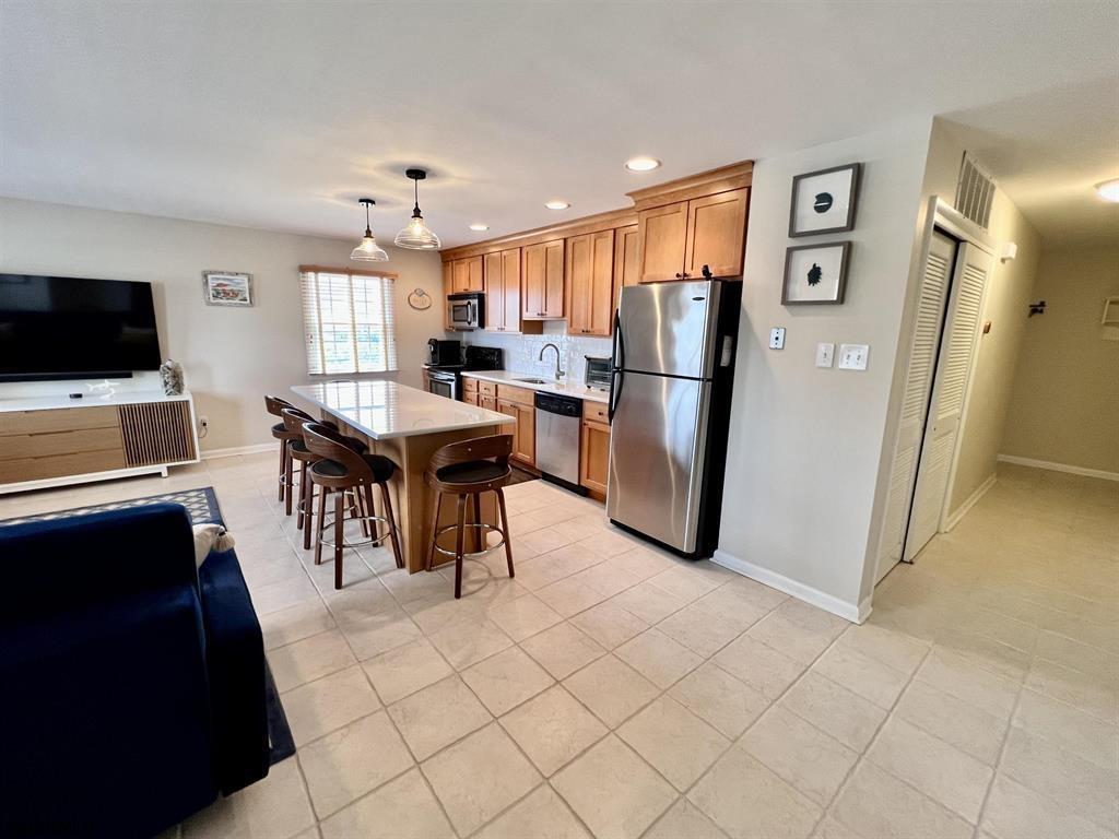 7811 Atlantic Avenue - Picture 2