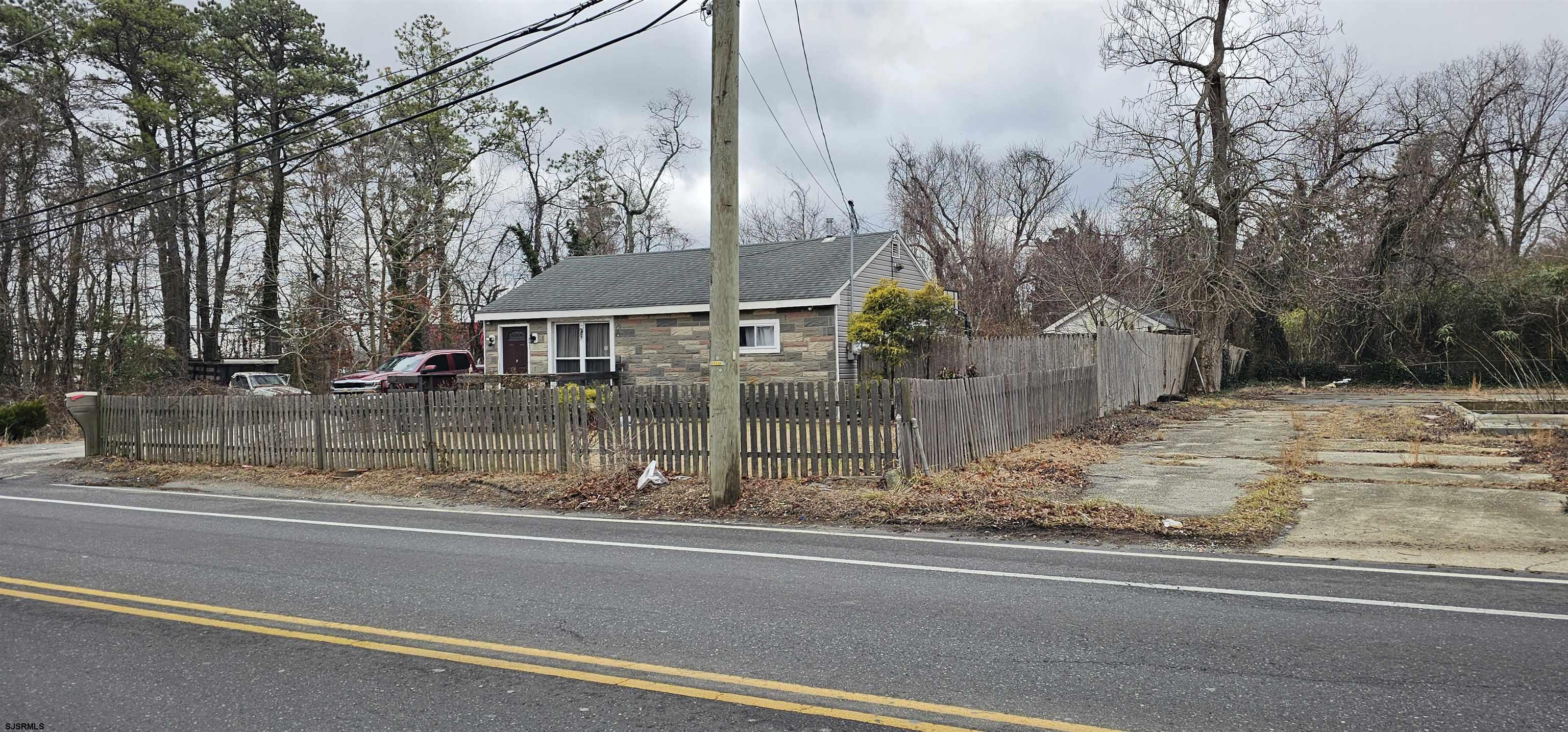 6795 Washington Avenue - Picture 2