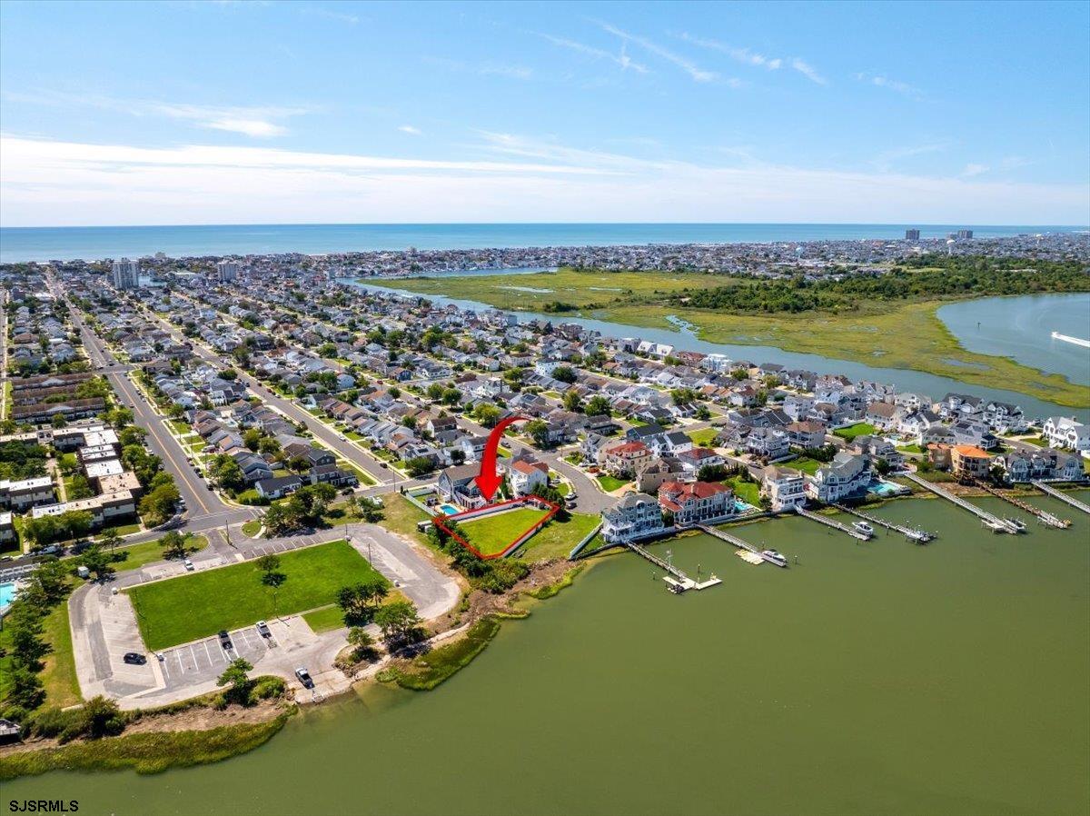 907 N Burghley Avenue