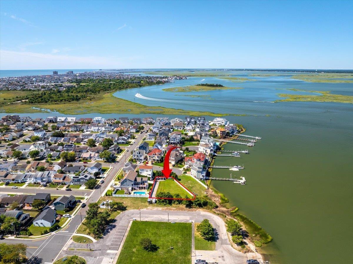 907 N Burghley Avenue