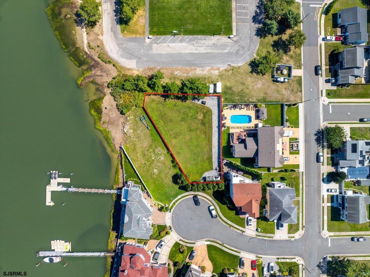 907 N Burghley Avenue