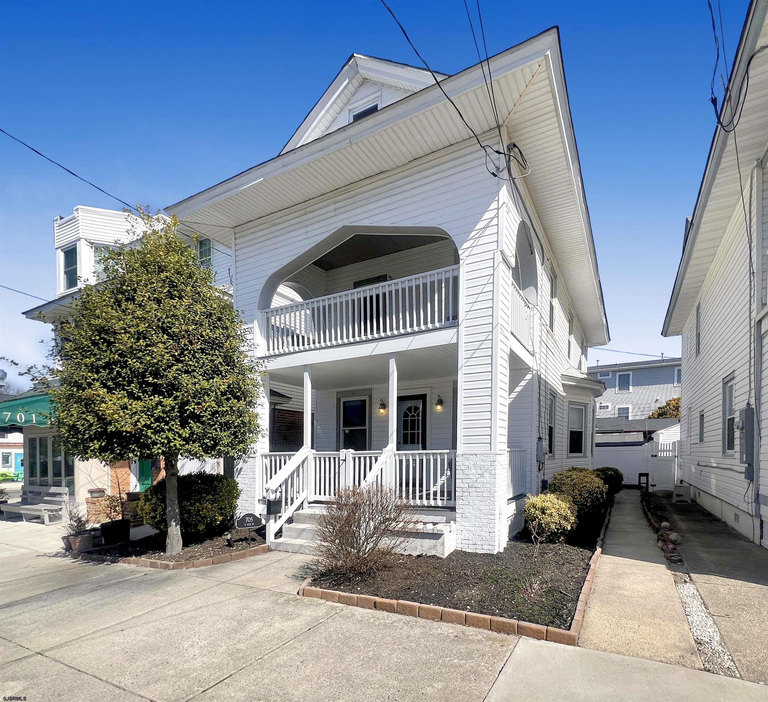 705 E 4th Street - Picture 1