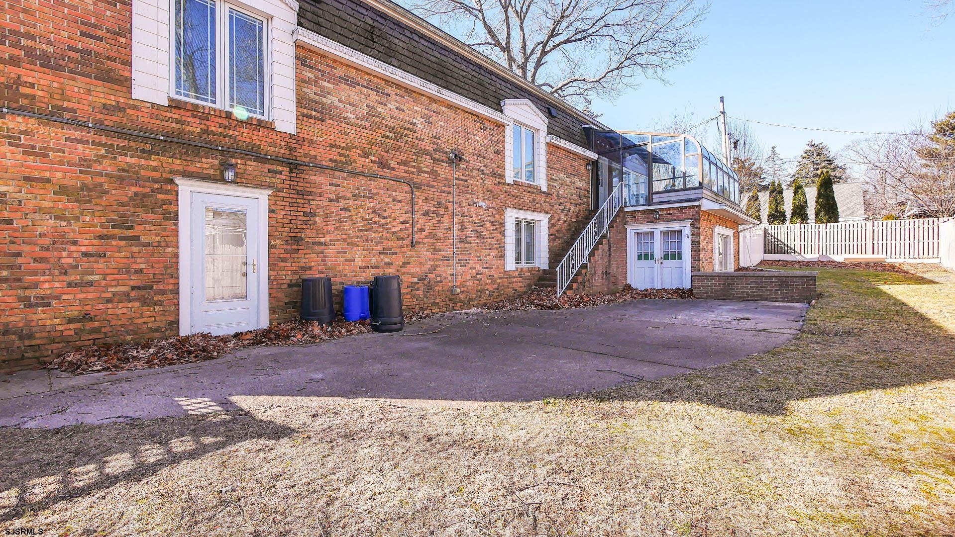 102 Morris Avenue