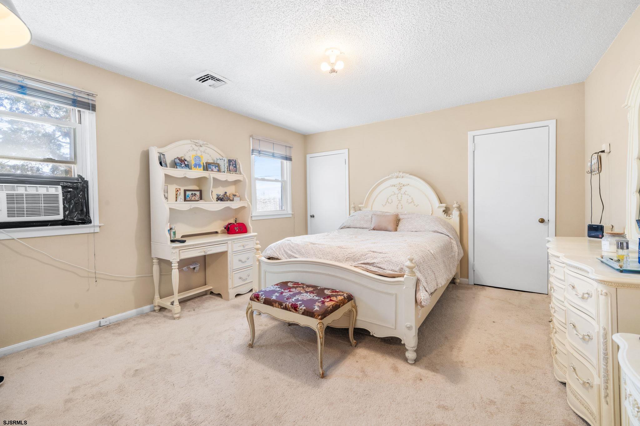 400 N Clermont Avenue