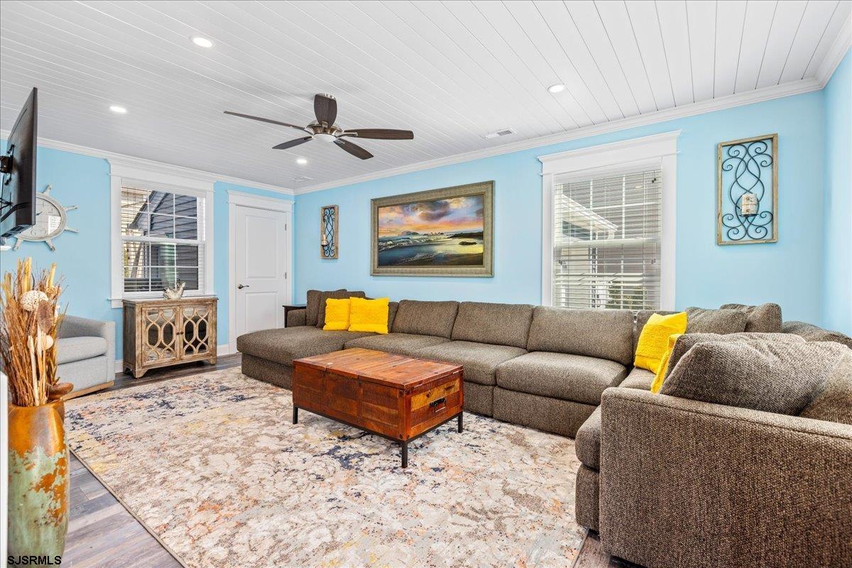 31 N Clarendon Avenue