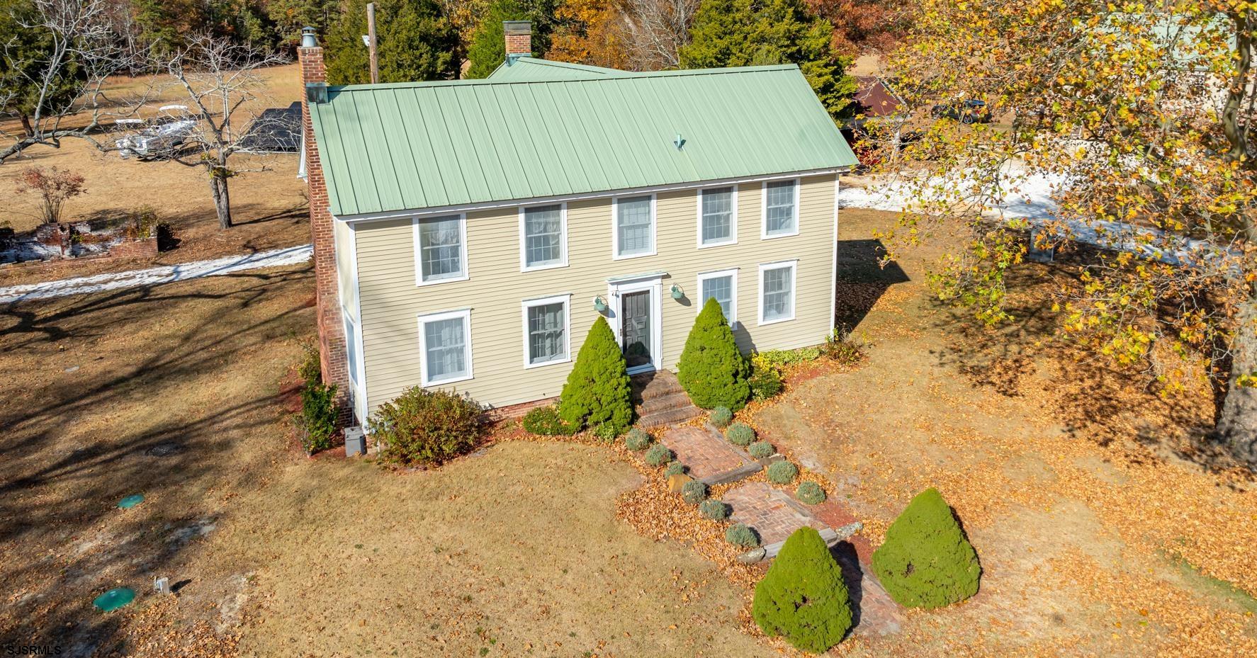 105 Thompson Ln - Picture 1