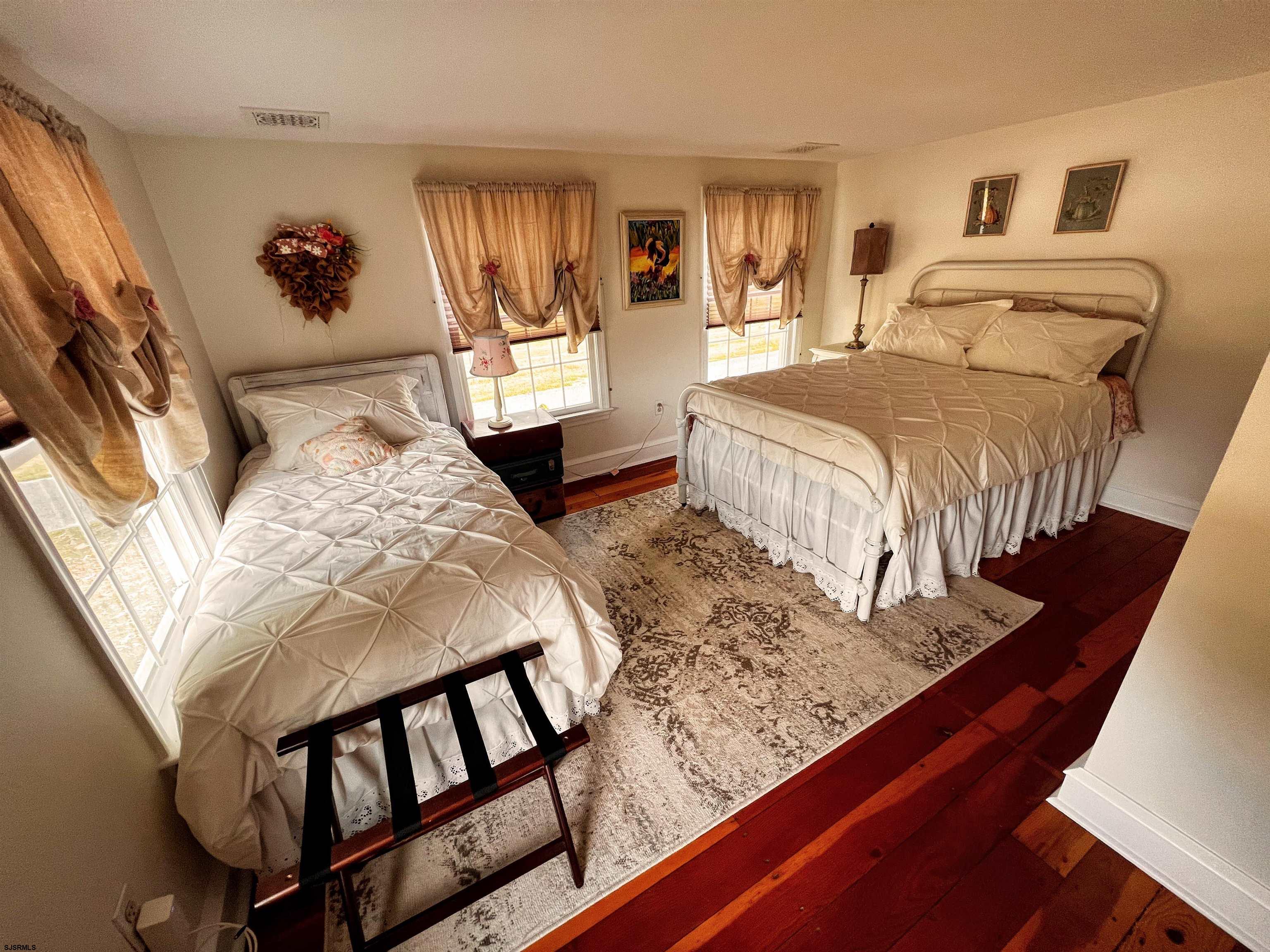 105 Thompson Ln
