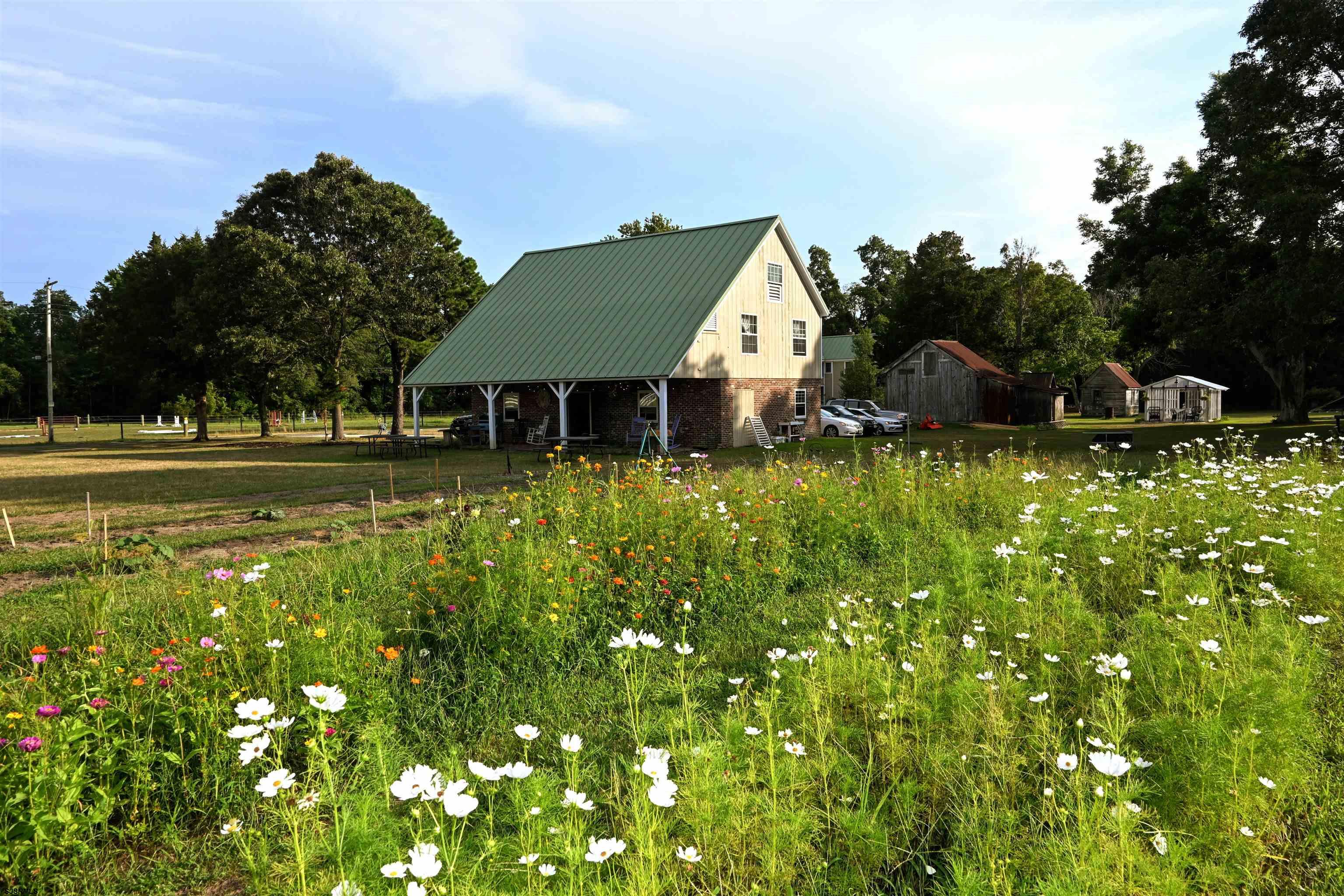 105 Thompson Ln - Picture 3