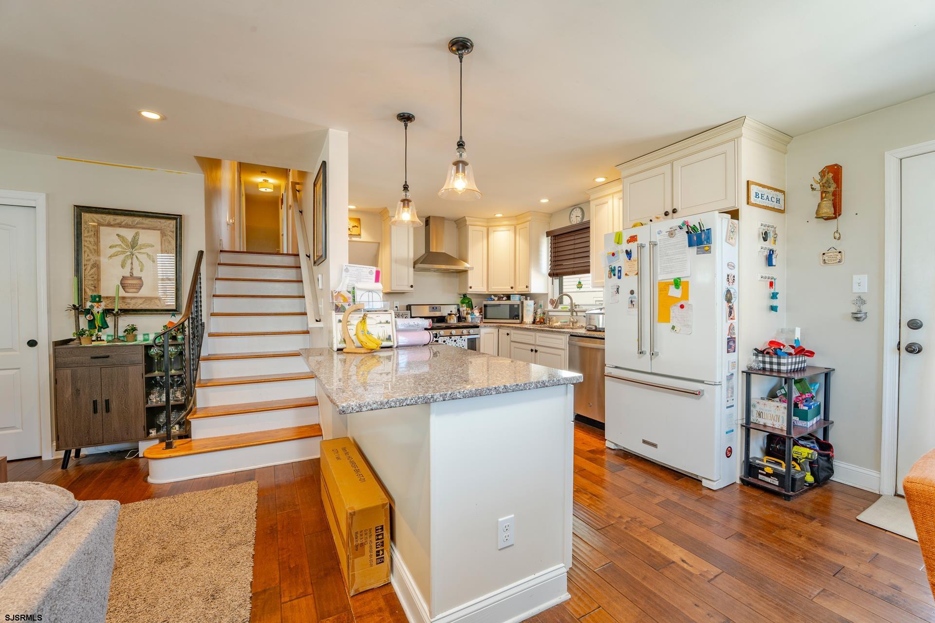 11 E 7th Street