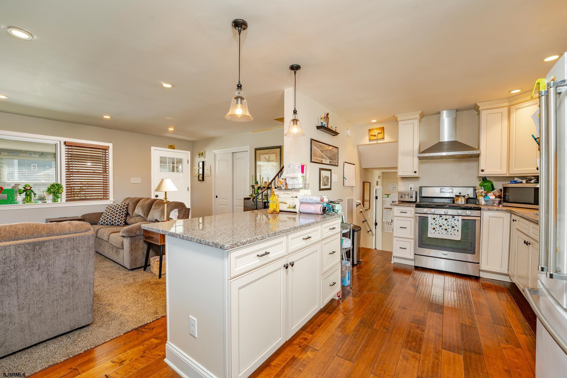 11 E 7th Street