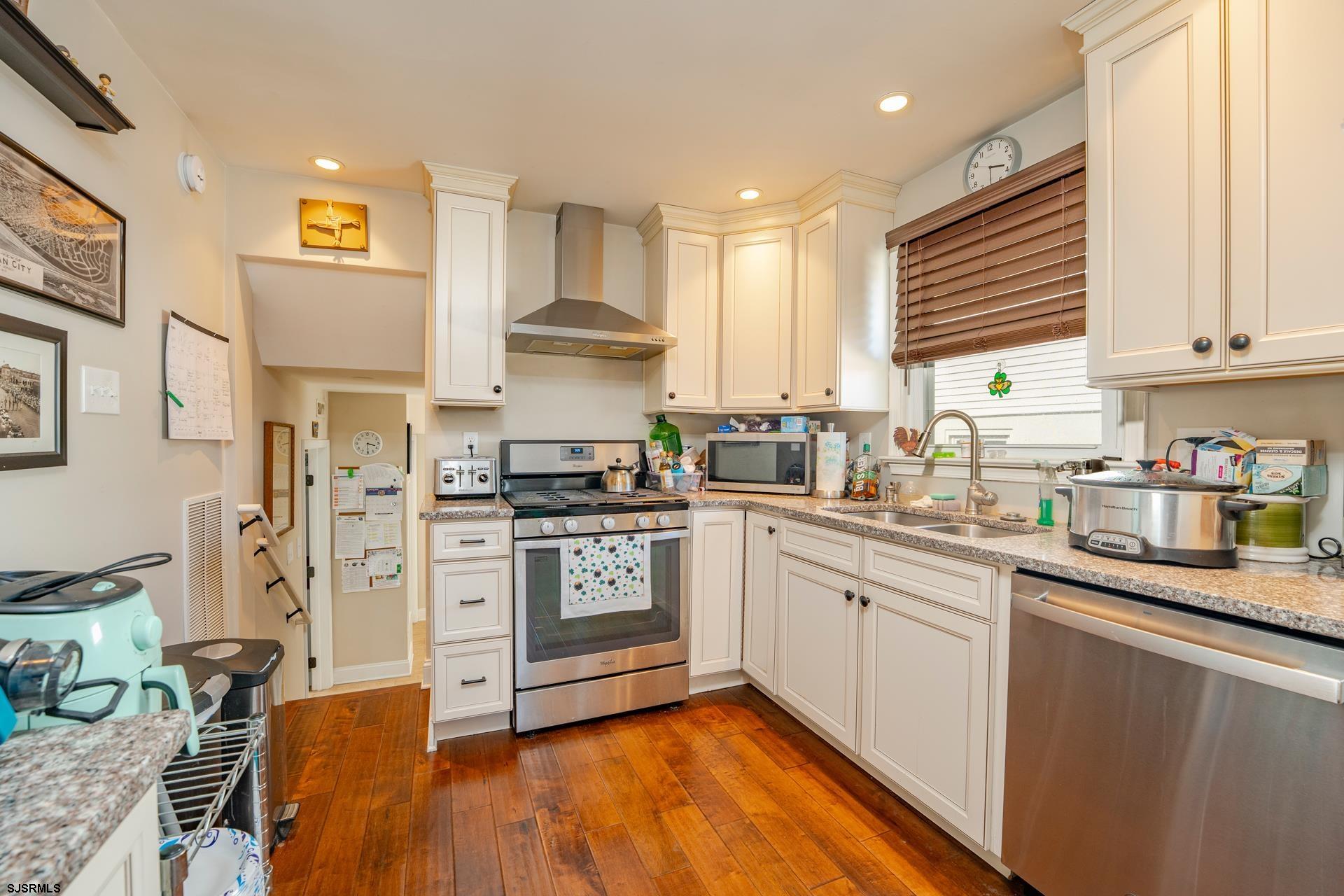 11 E 7th Street