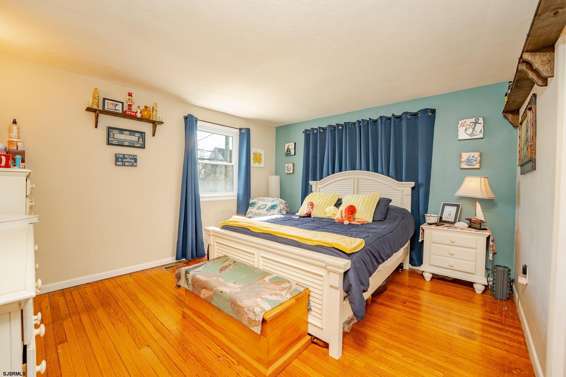 11 E 7th Street