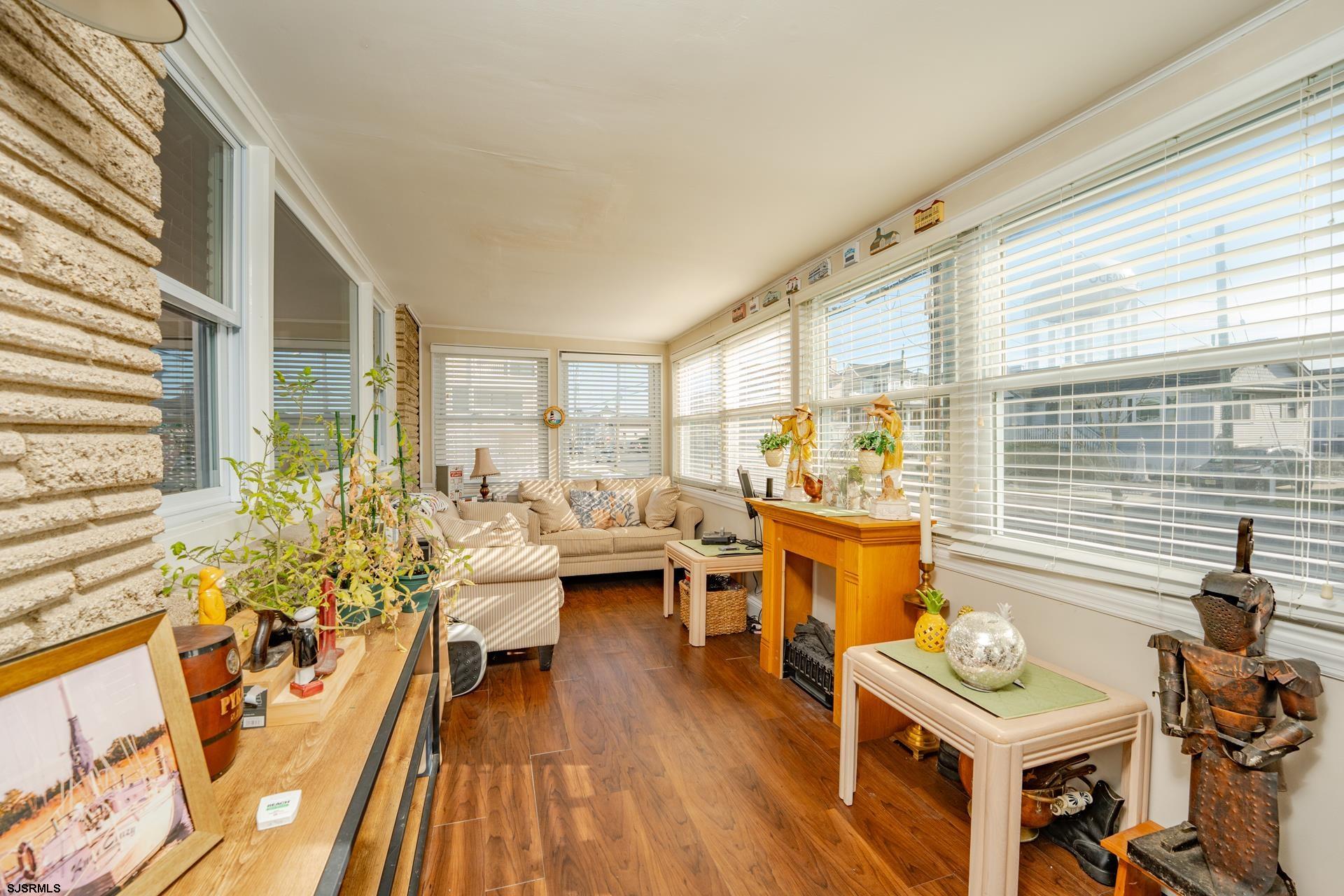 11 E 7th Street
