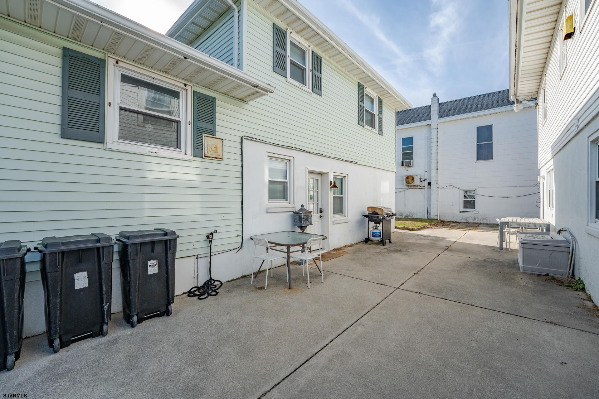 11 E 7th Street