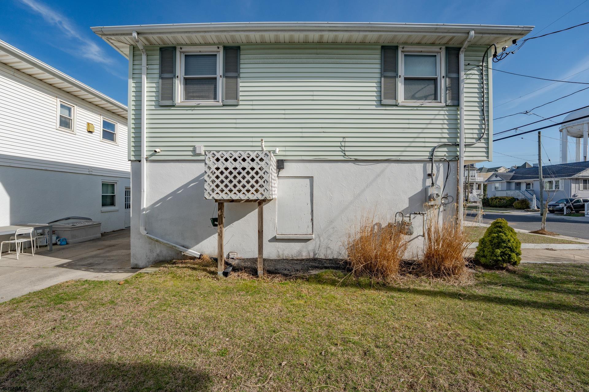 11 E 7th Street