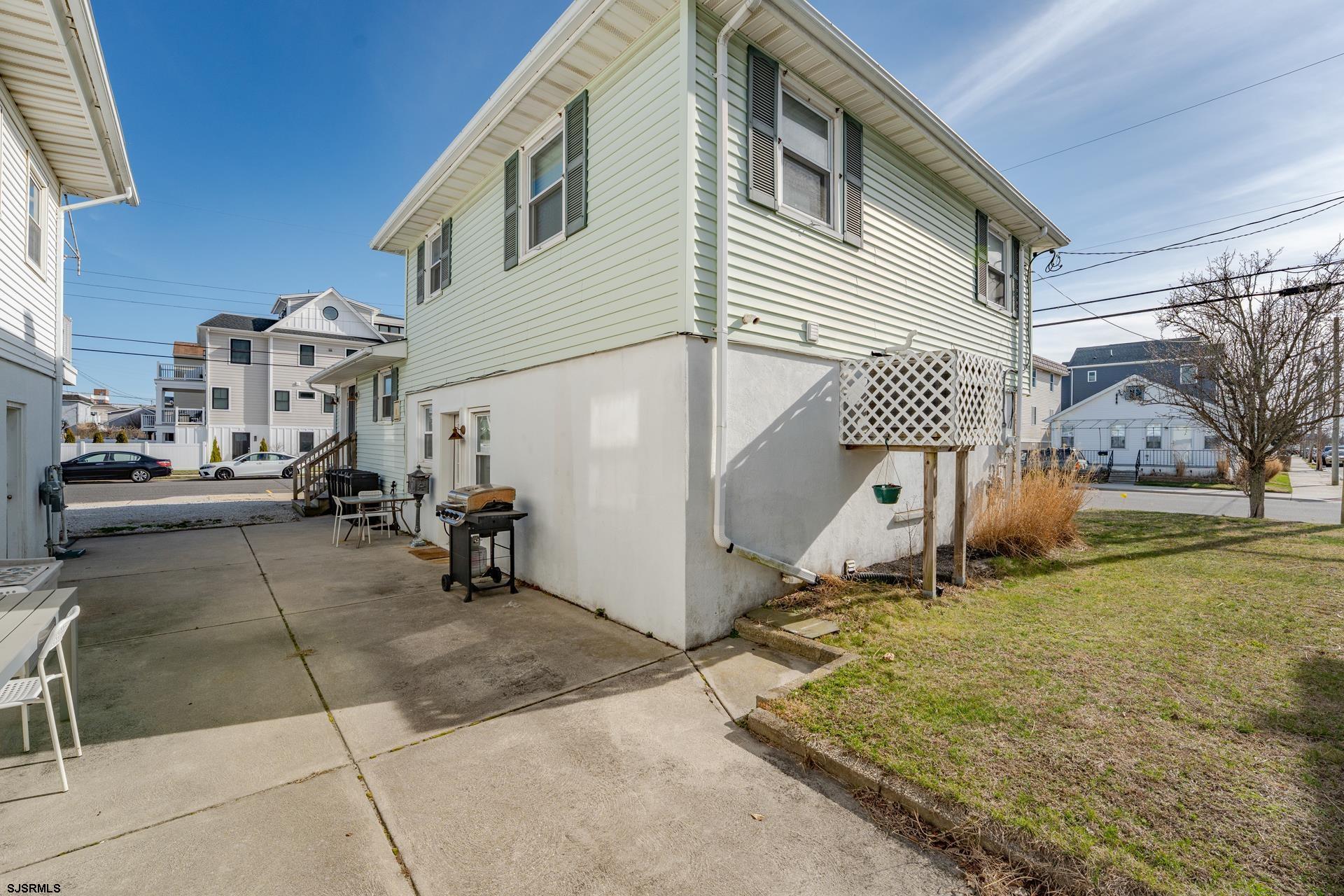 11 E 7th Street