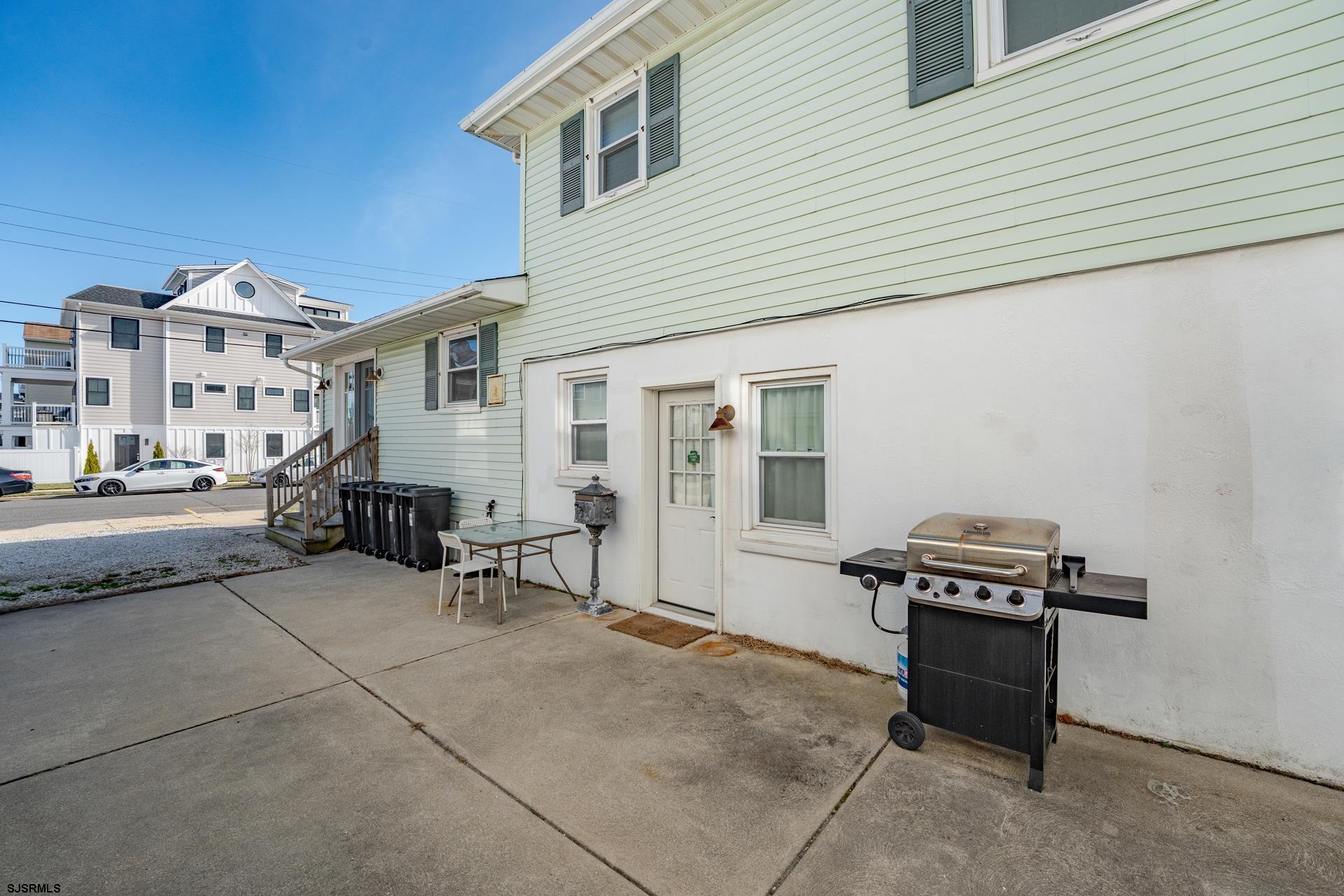 11 E 7th Street