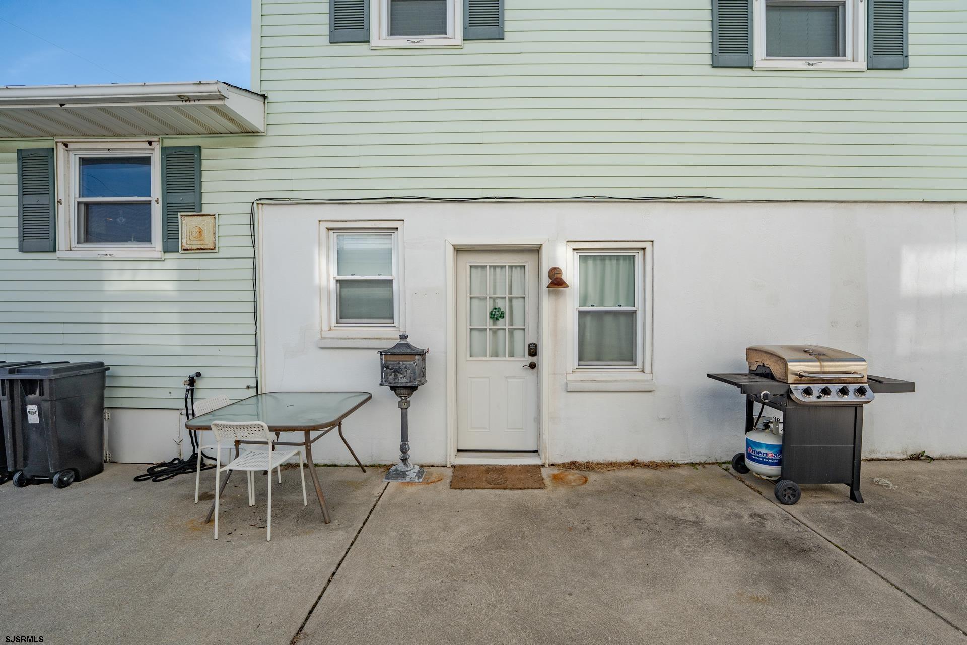 11 E 7th Street