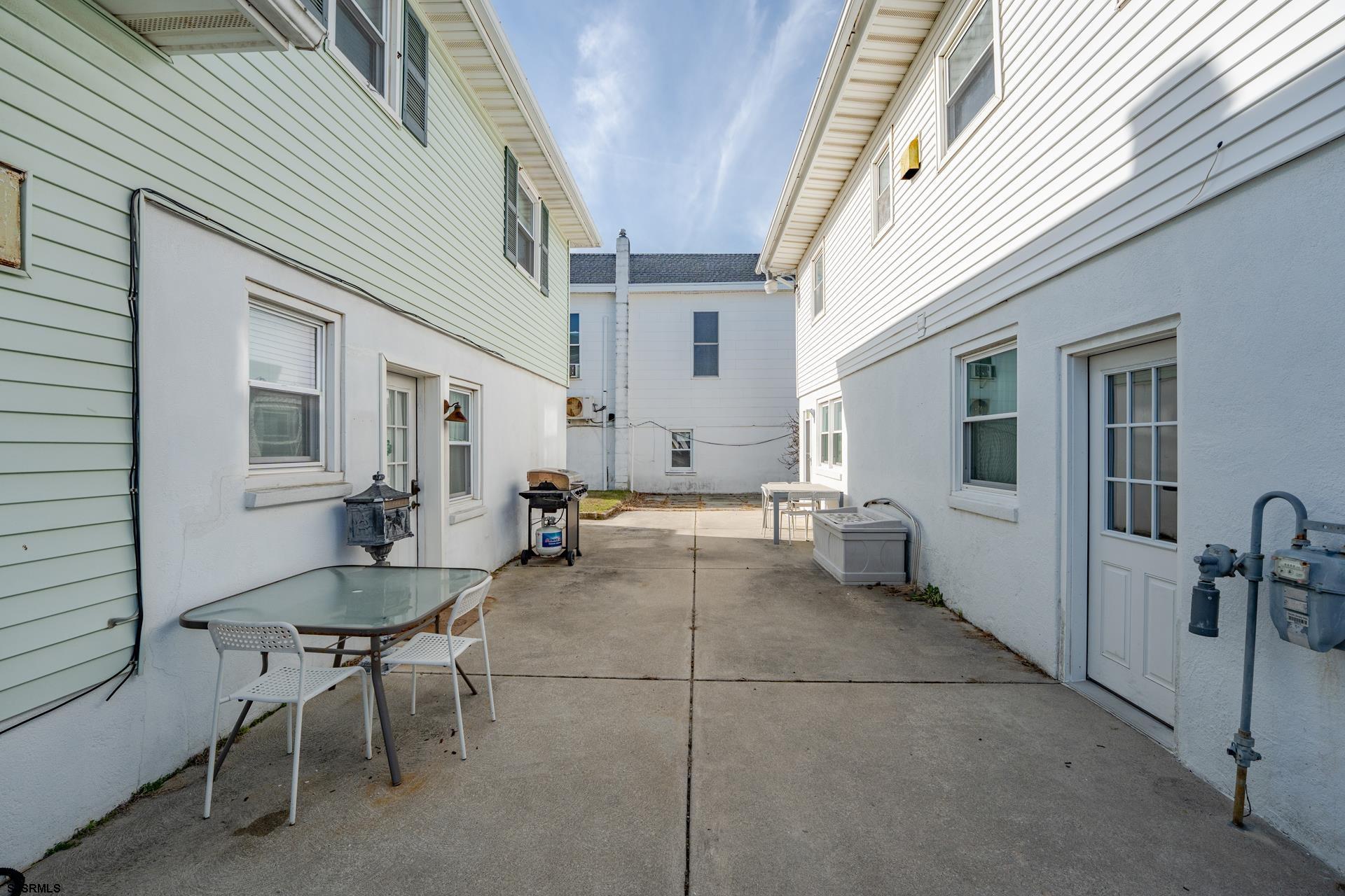11 E 7th Street