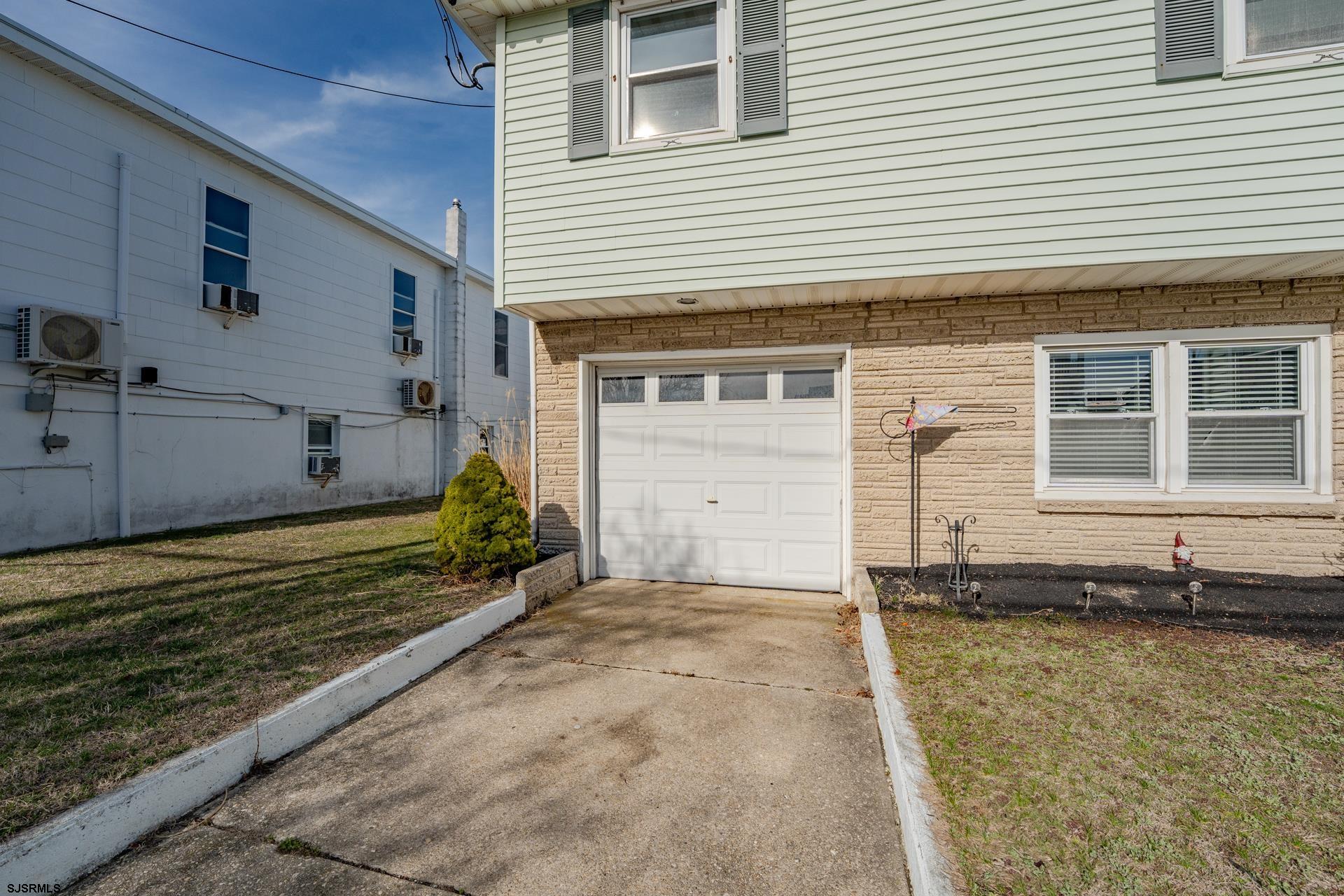 11 E 7th Street